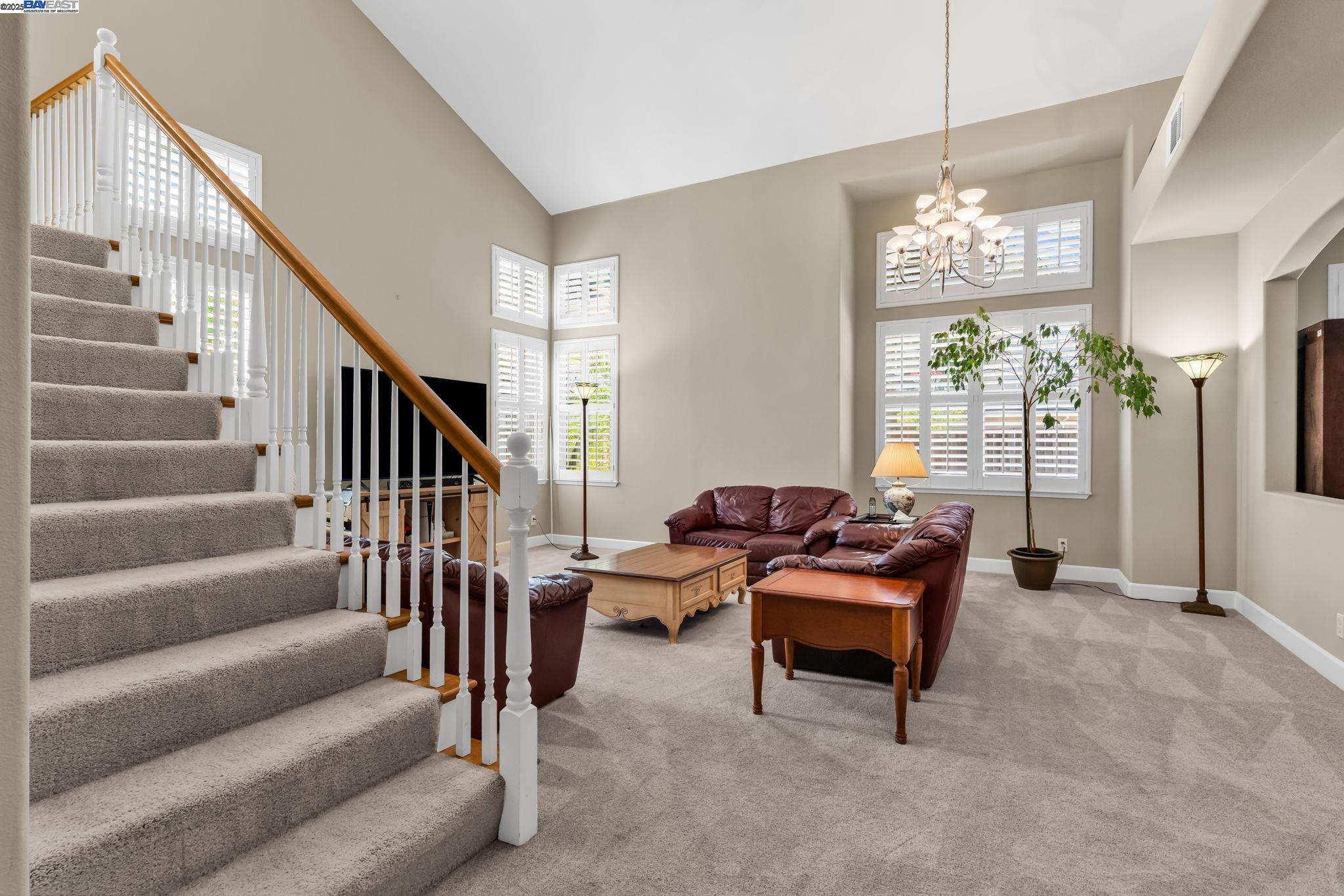 Detail Gallery Image 4 of 48 For 7450 Villareal Dr, Castro Valley,  CA 94552 - 5 Beds | 3 Baths