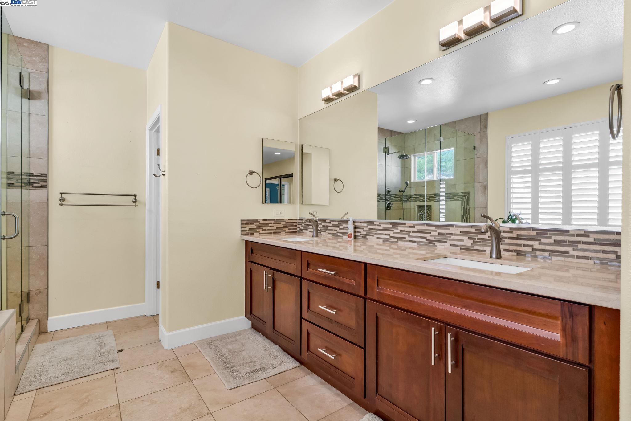 Detail Gallery Image 32 of 48 For 7450 Villareal Dr, Castro Valley,  CA 94552 - 5 Beds | 3 Baths