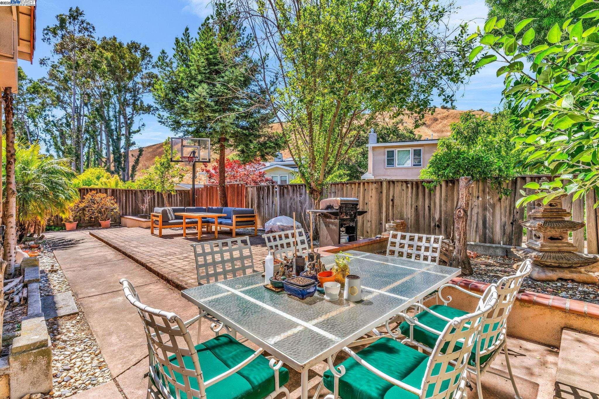 Detail Gallery Image 36 of 48 For 7450 Villareal Dr, Castro Valley,  CA 94552 - 5 Beds | 3 Baths
