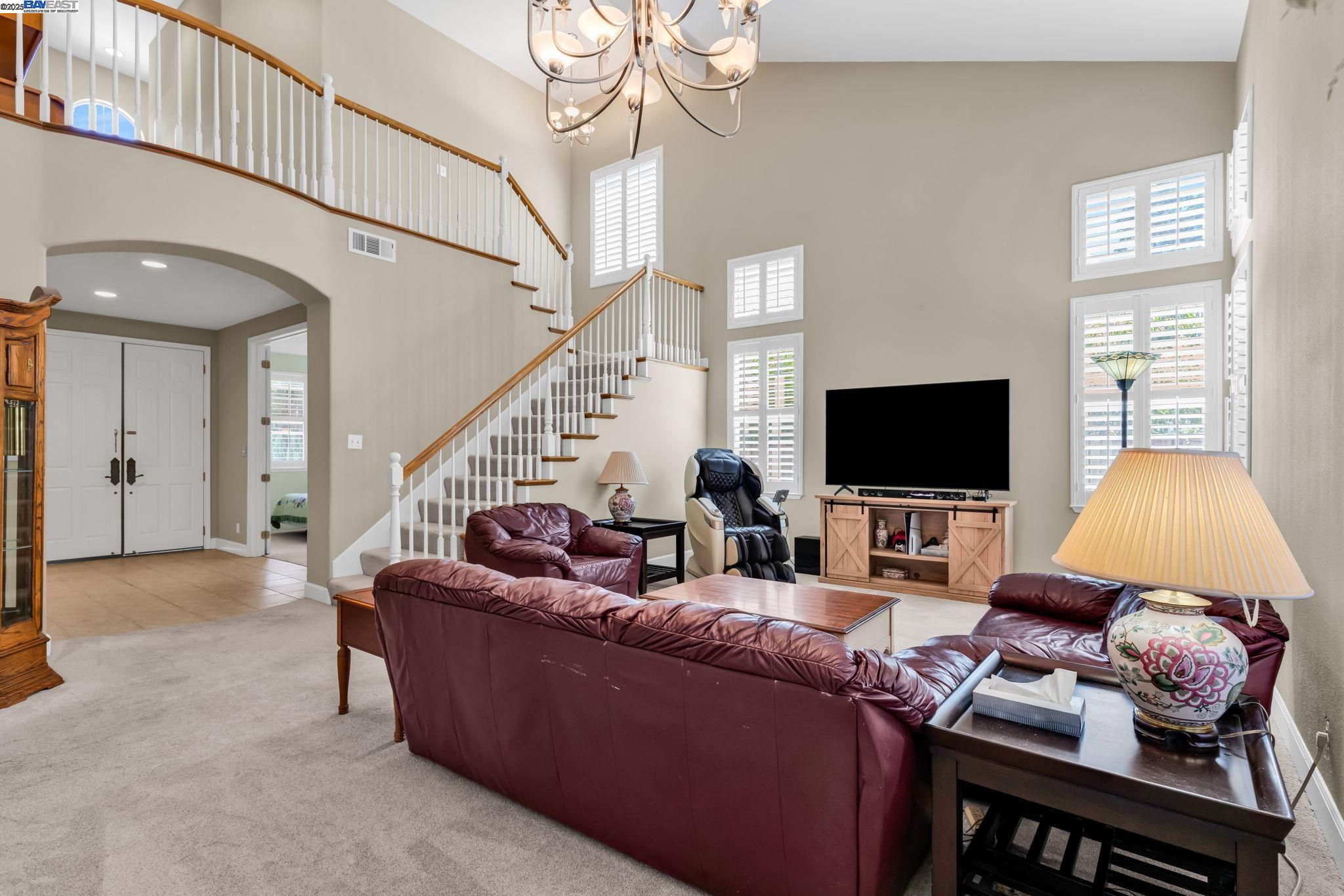 Detail Gallery Image 6 of 48 For 7450 Villareal Dr, Castro Valley,  CA 94552 - 5 Beds | 3 Baths