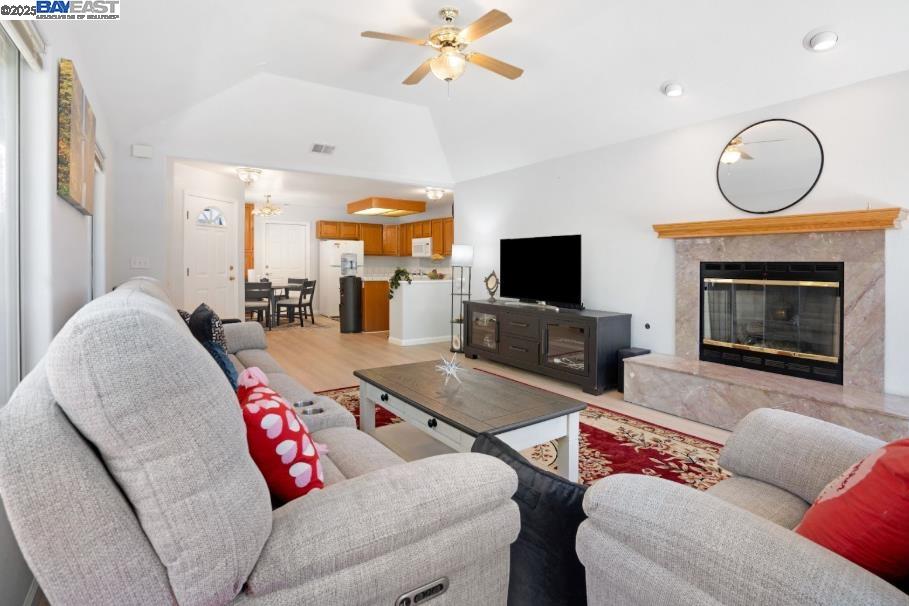 Detail Gallery Image 4 of 33 For 16935 Sugar Pine Dr, Morgan Hill,  CA 95037 - 2 Beds | 1/1 Baths