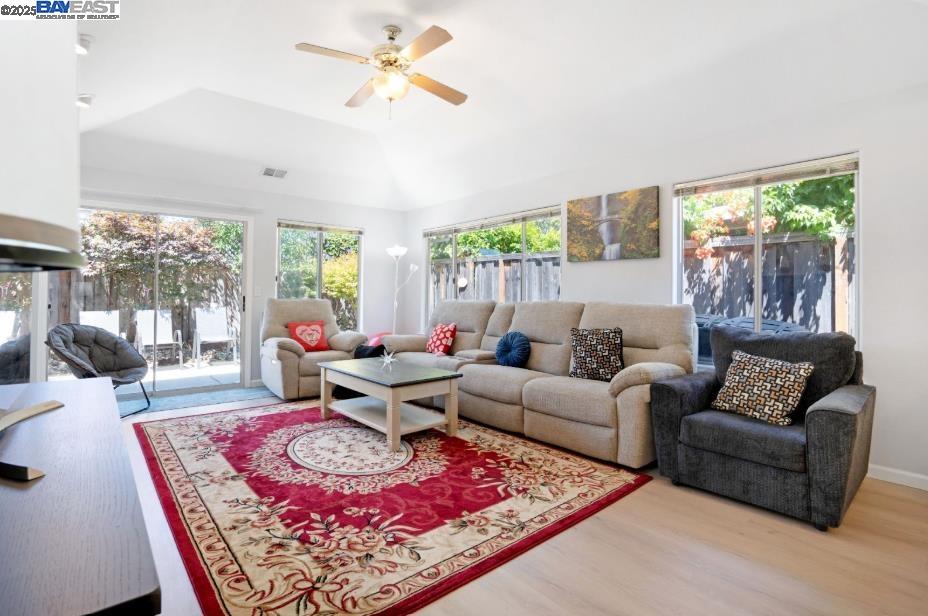 Detail Gallery Image 5 of 33 For 16935 Sugar Pine Dr, Morgan Hill,  CA 95037 - 2 Beds | 1/1 Baths