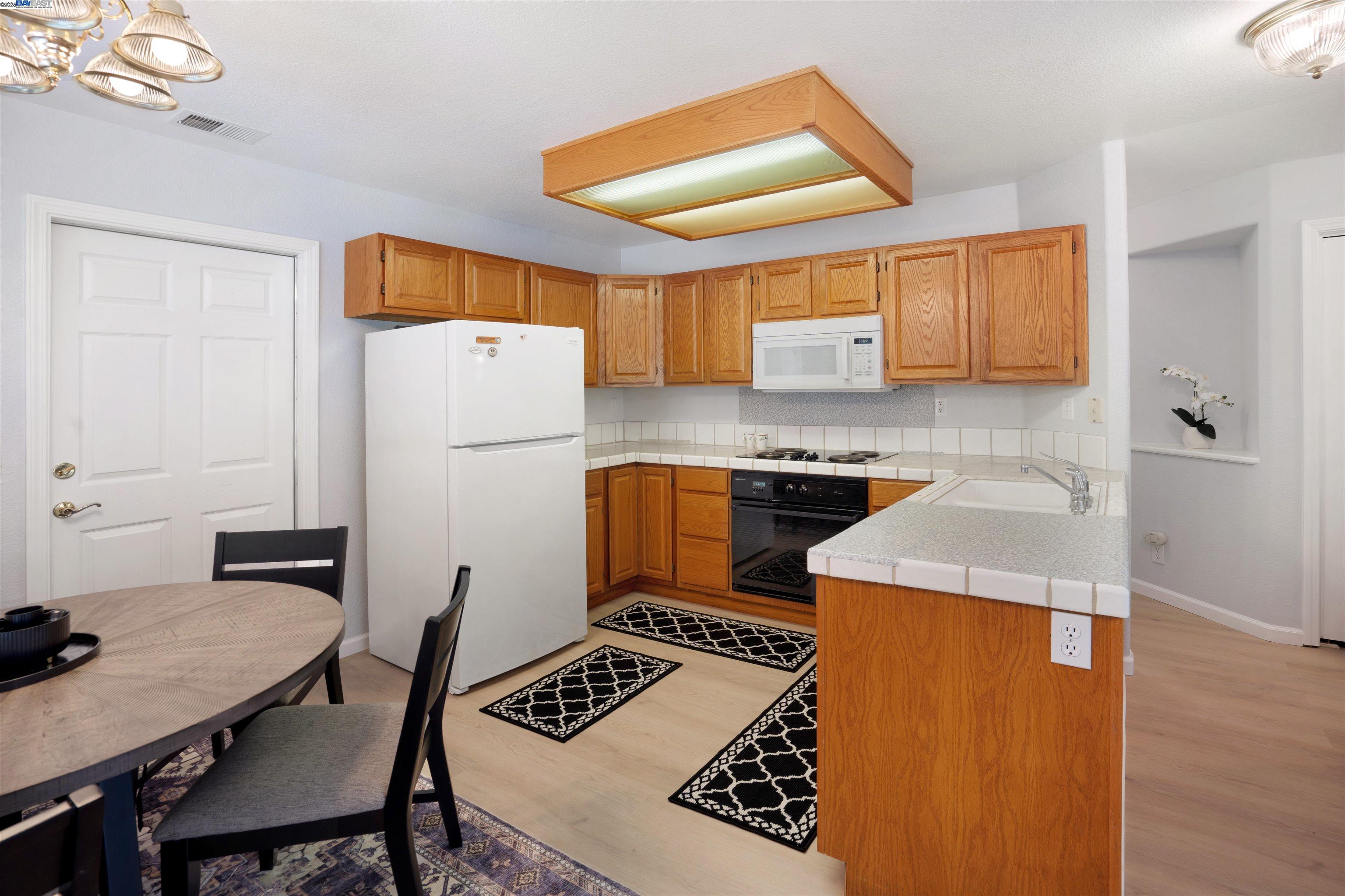 Detail Gallery Image 7 of 33 For 16935 Sugar Pine Dr, Morgan Hill,  CA 95037 - 2 Beds | 1/1 Baths