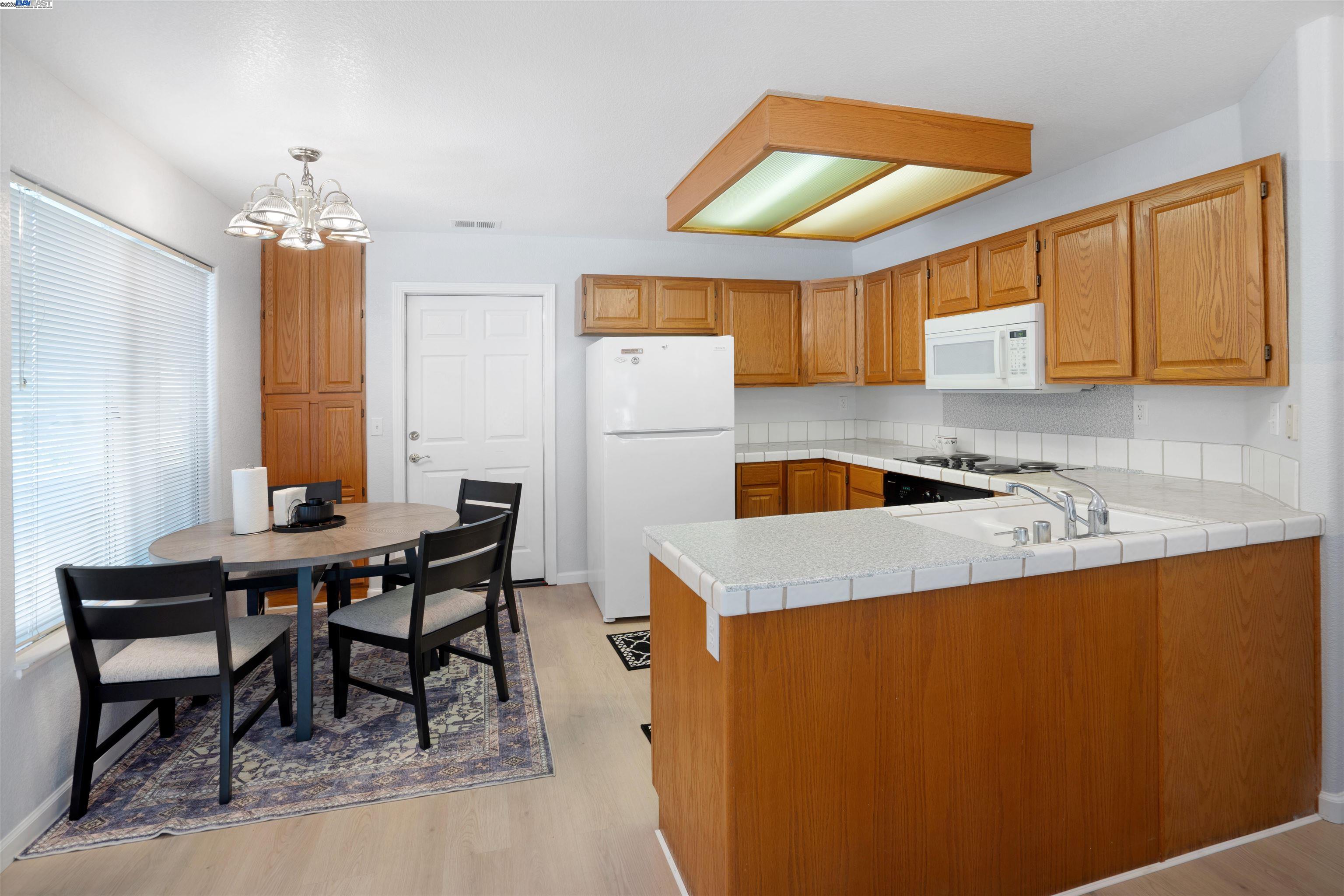 Detail Gallery Image 8 of 33 For 16935 Sugar Pine Dr, Morgan Hill,  CA 95037 - 2 Beds | 1/1 Baths