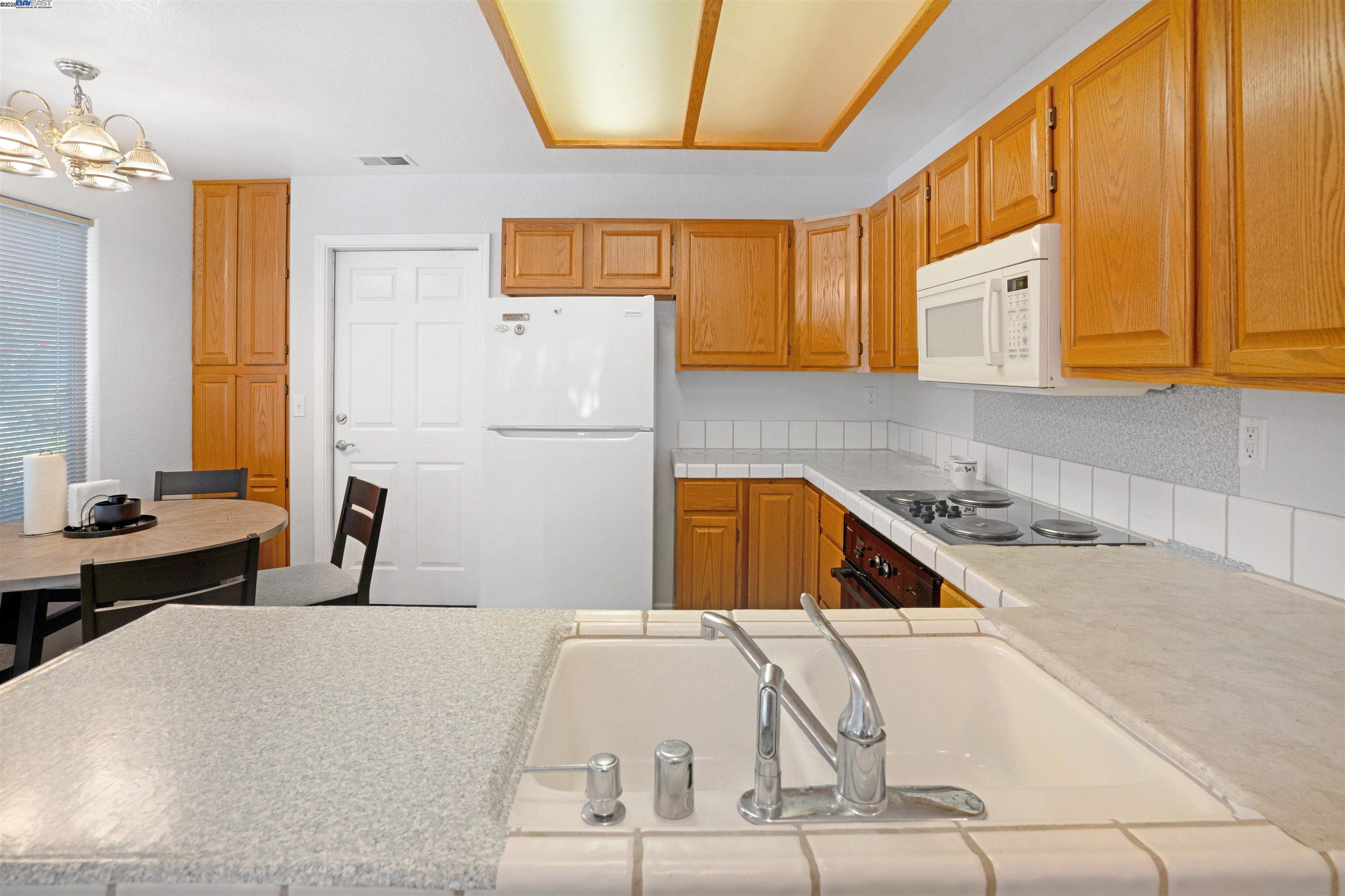 Detail Gallery Image 9 of 33 For 16935 Sugar Pine Dr, Morgan Hill,  CA 95037 - 2 Beds | 1/1 Baths