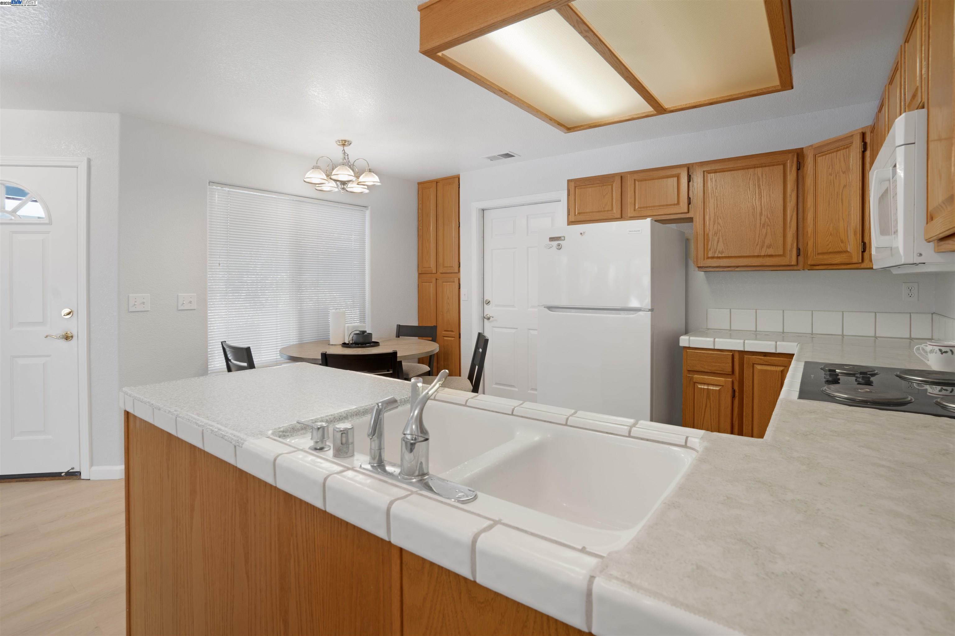 Detail Gallery Image 10 of 33 For 16935 Sugar Pine Dr, Morgan Hill,  CA 95037 - 2 Beds | 1/1 Baths