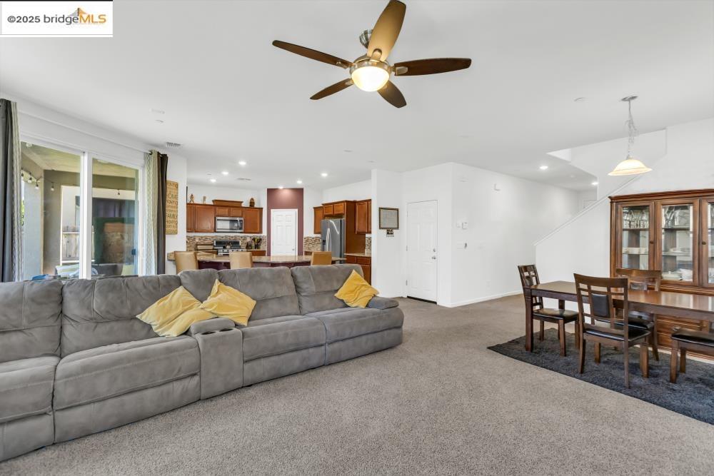 Detail Gallery Image 12 of 56 For 5313 Pebble Banks Way, Sacramento,  CA 95835 - 3 Beds | 2/1 Baths