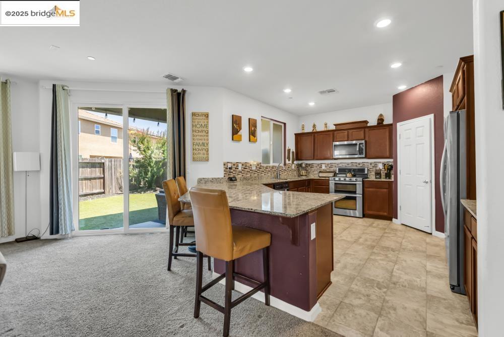 Detail Gallery Image 14 of 56 For 5313 Pebble Banks Way, Sacramento,  CA 95835 - 3 Beds | 2/1 Baths