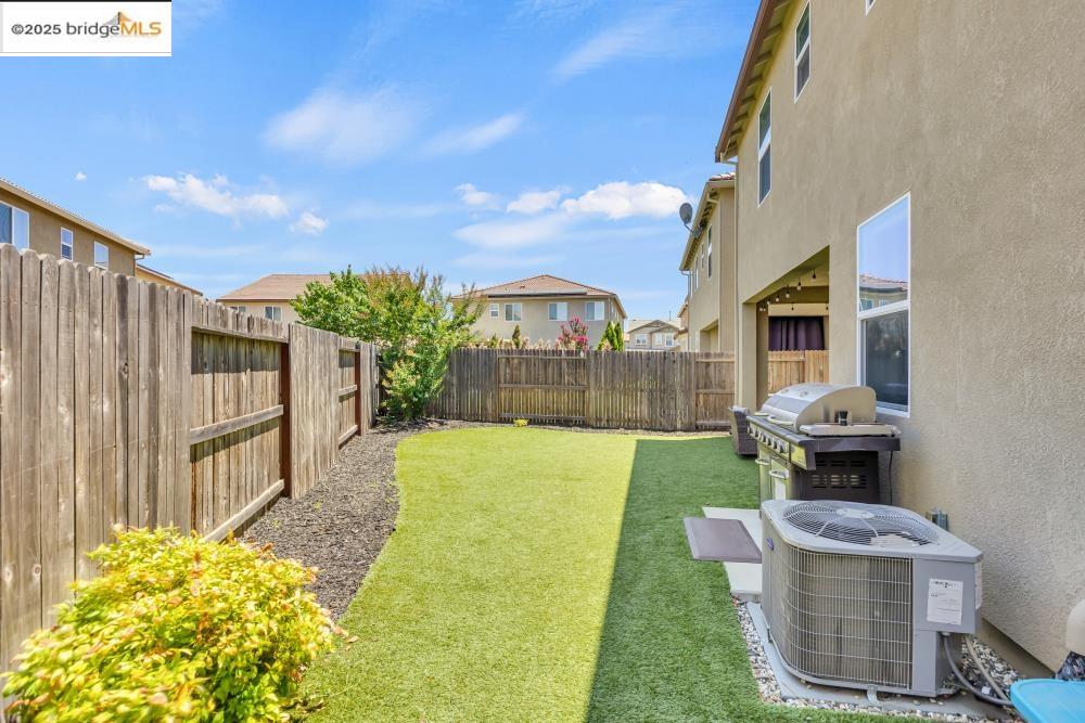 Detail Gallery Image 43 of 56 For 5313 Pebble Banks Way, Sacramento,  CA 95835 - 3 Beds | 2/1 Baths