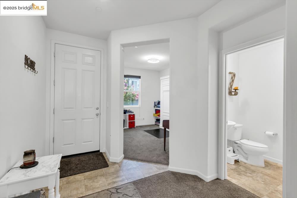 Detail Gallery Image 6 of 56 For 5313 Pebble Banks Way, Sacramento,  CA 95835 - 3 Beds | 2/1 Baths