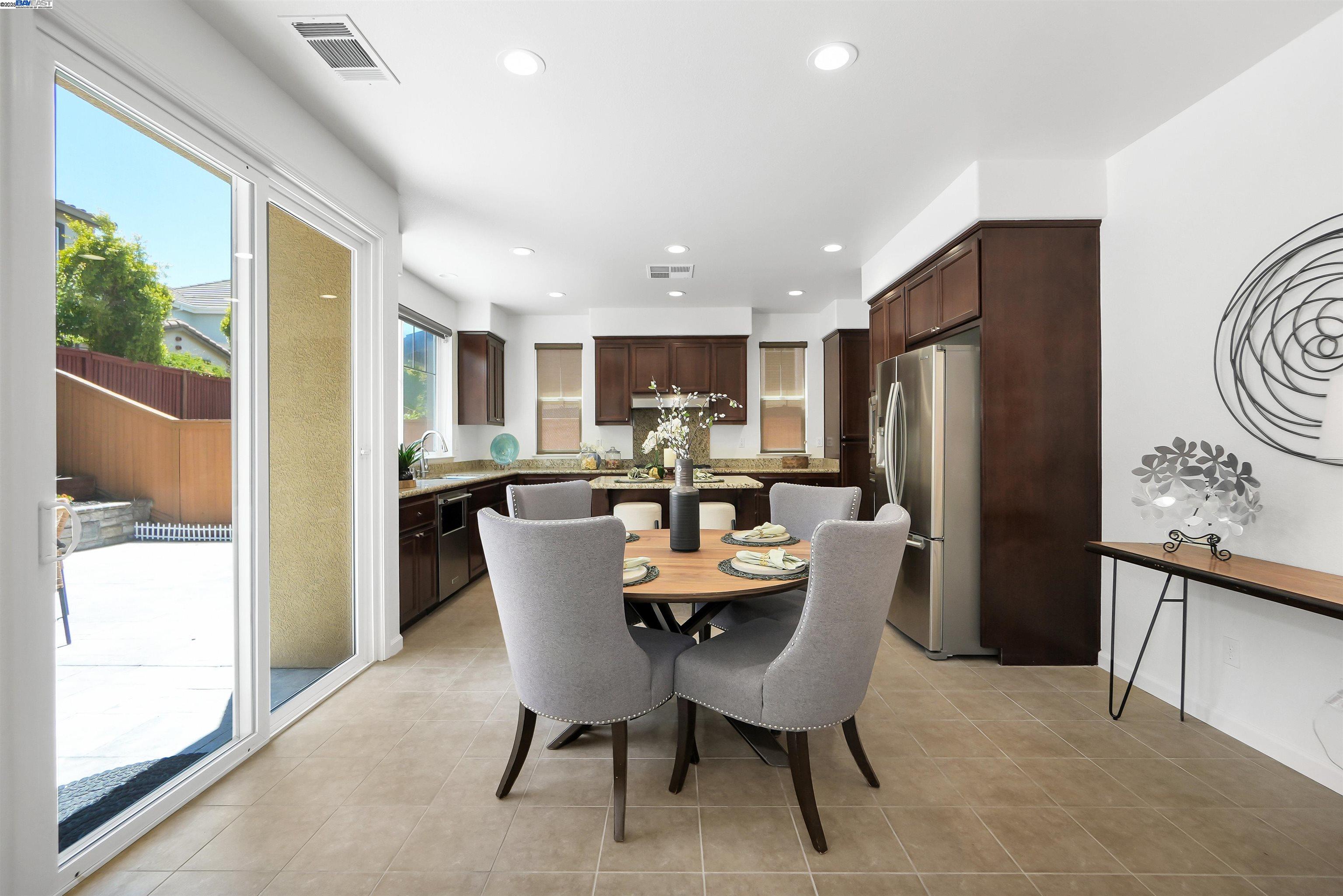 Detail Gallery Image 13 of 56 For 1918 Lambeth Way, San Ramon,  CA 94582 - 4 Beds | 3 Baths