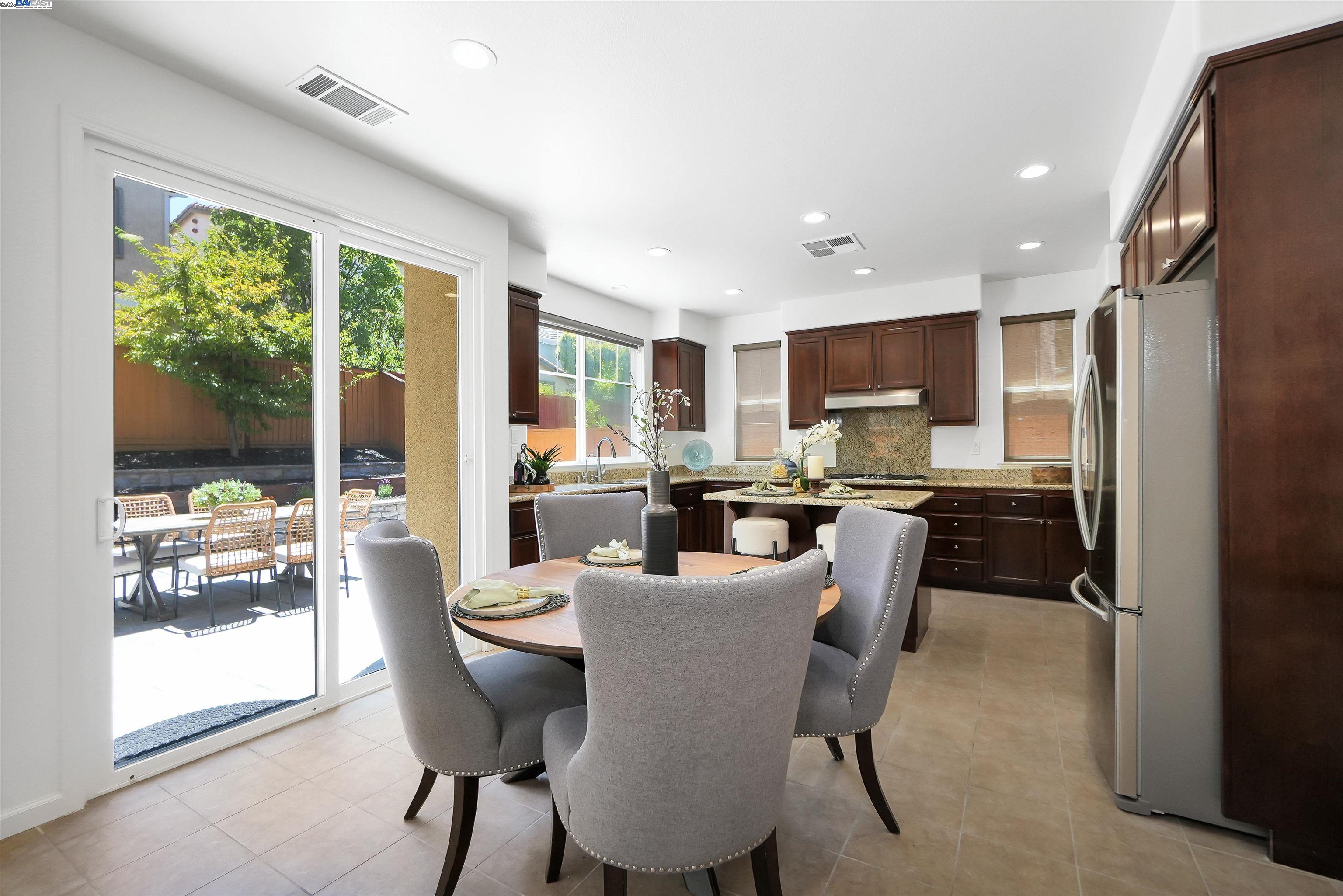 Detail Gallery Image 15 of 56 For 1918 Lambeth Way, San Ramon,  CA 94582 - 4 Beds | 3 Baths