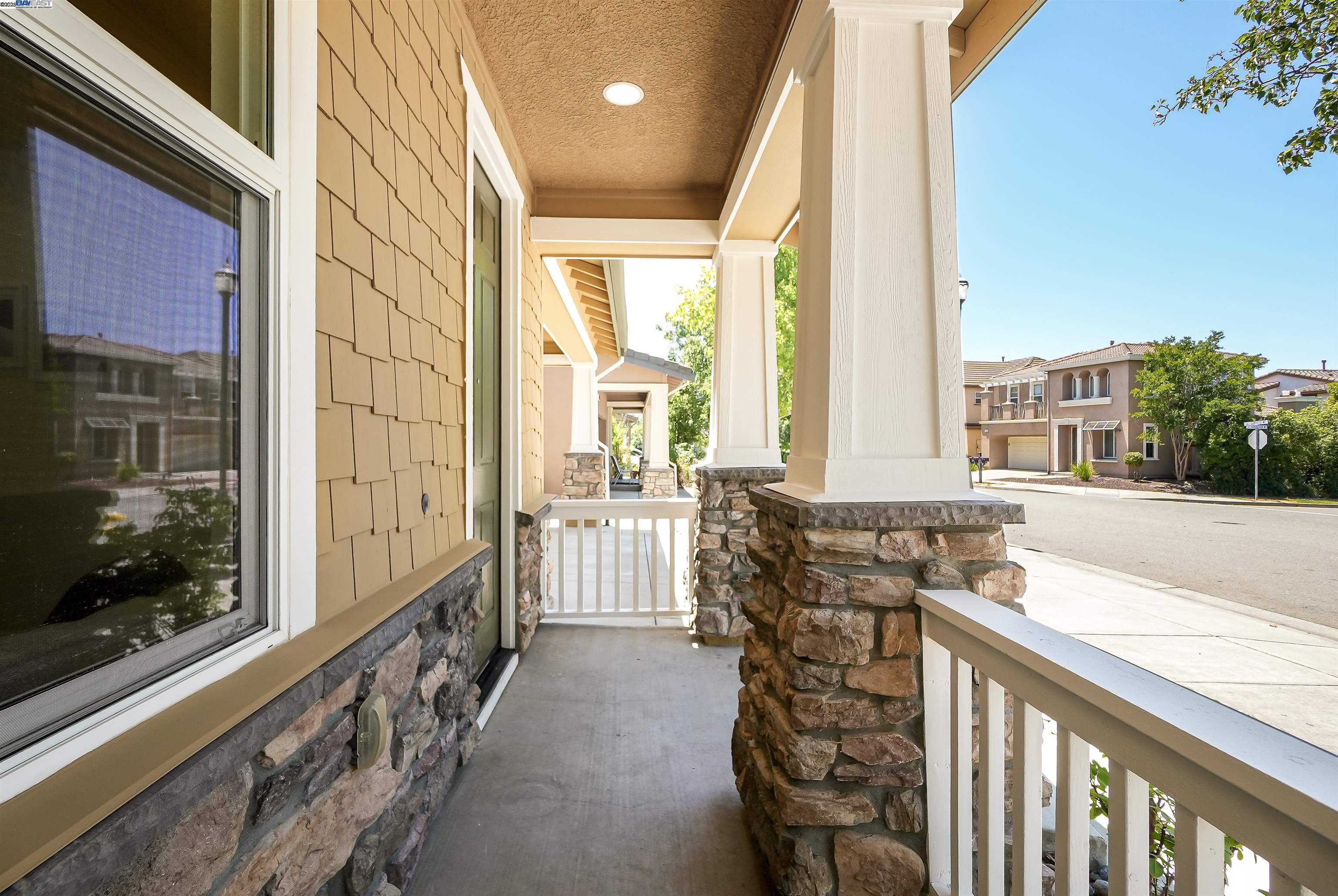 Detail Gallery Image 5 of 56 For 1918 Lambeth Way, San Ramon,  CA 94582 - 4 Beds | 3 Baths