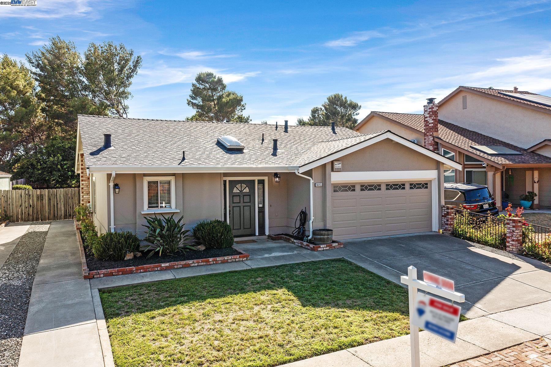 Detail Gallery Image 2 of 38 For 36055 Easterday Way, Fremont,  CA 94536 - 3 Beds | 2 Baths