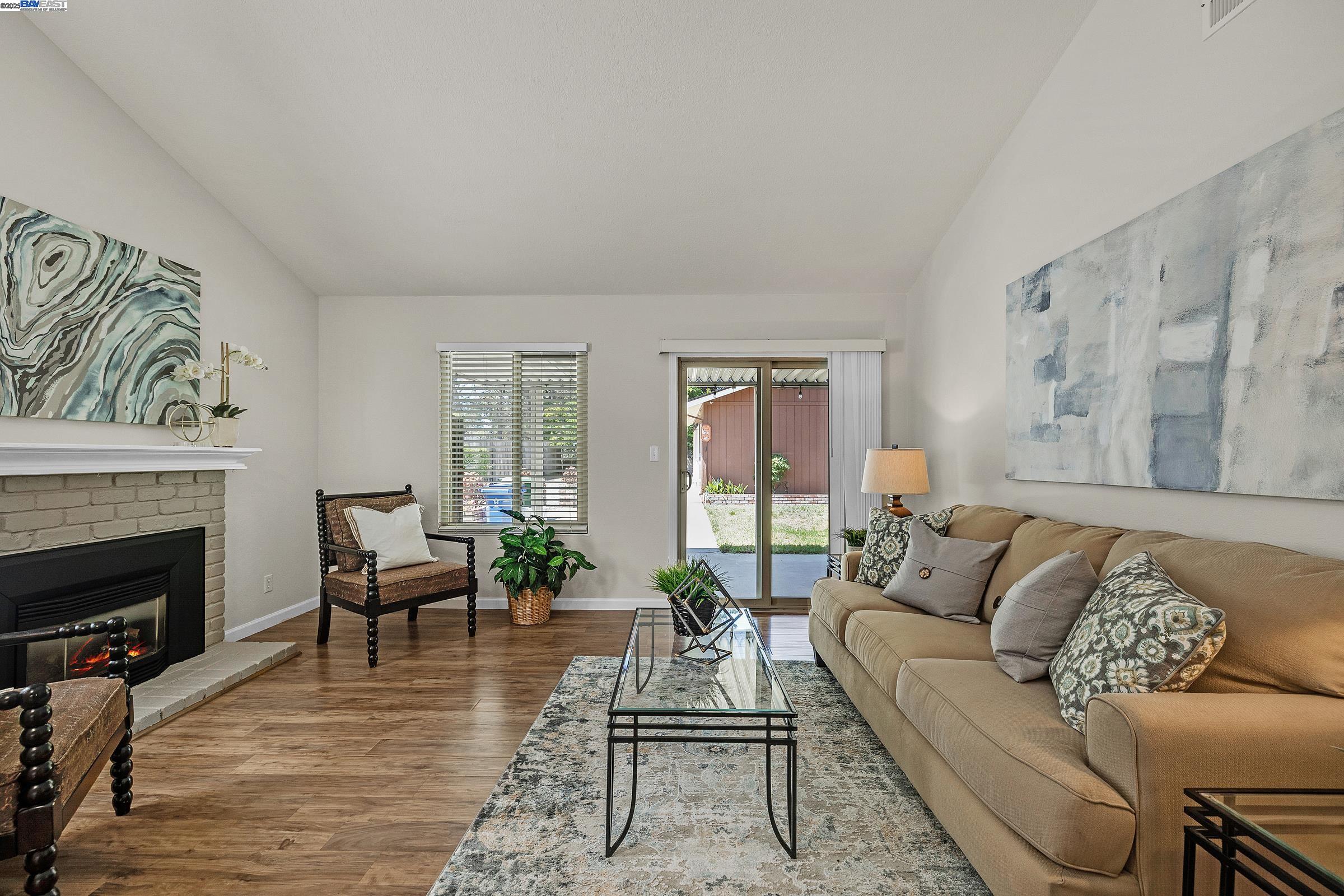 Detail Gallery Image 6 of 38 For 36055 Easterday Way, Fremont,  CA 94536 - 3 Beds | 2 Baths