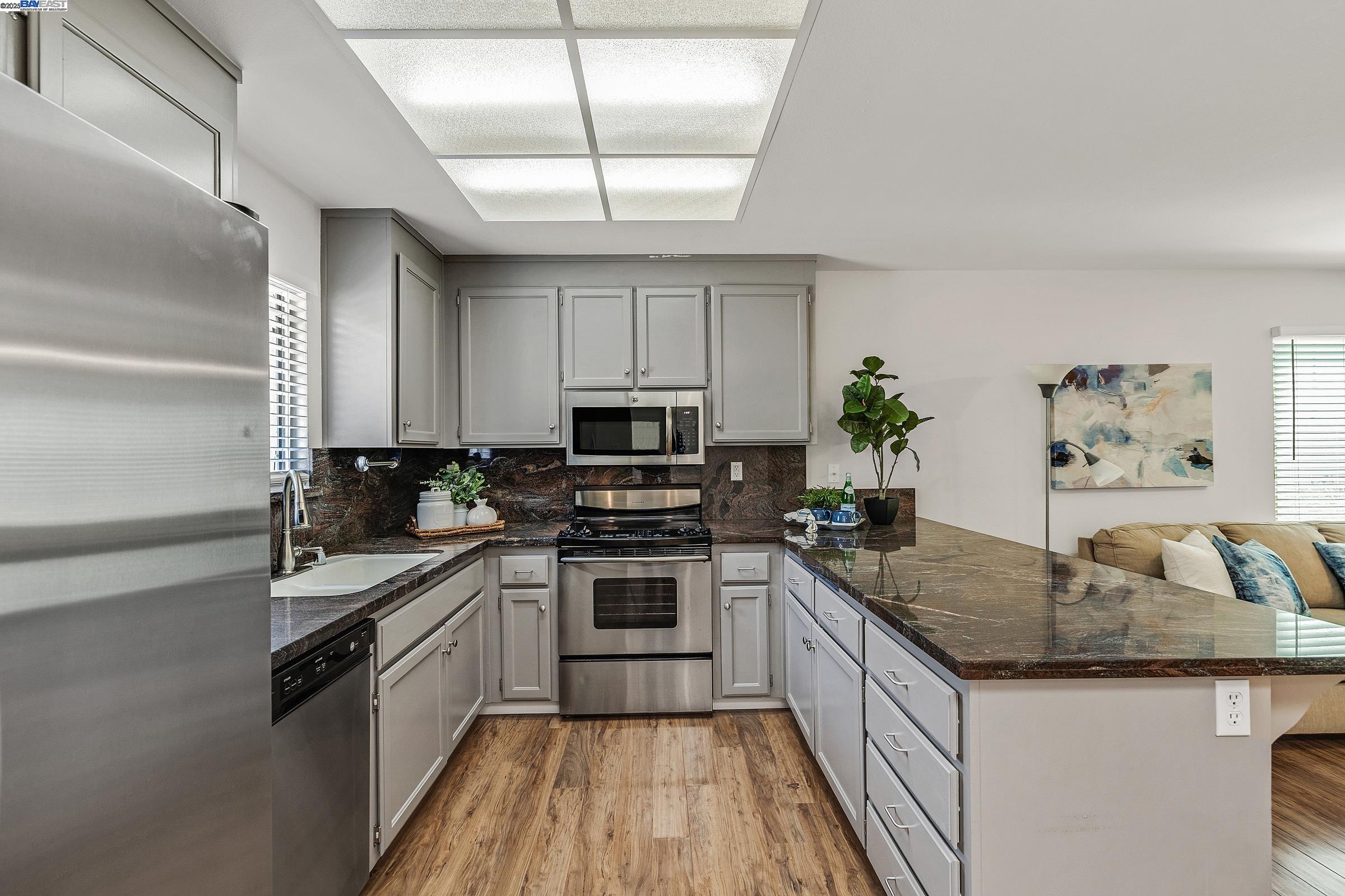 Detail Gallery Image 9 of 38 For 36055 Easterday Way, Fremont,  CA 94536 - 3 Beds | 2 Baths