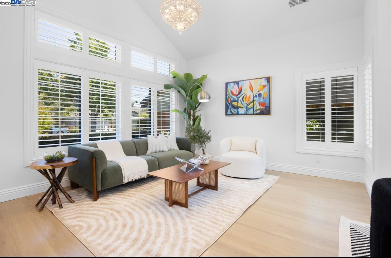Detail Gallery Image 2 of 49 For 21 Ross Rd, Alameda,  CA 94502 - 3 Beds | 3/1 Baths