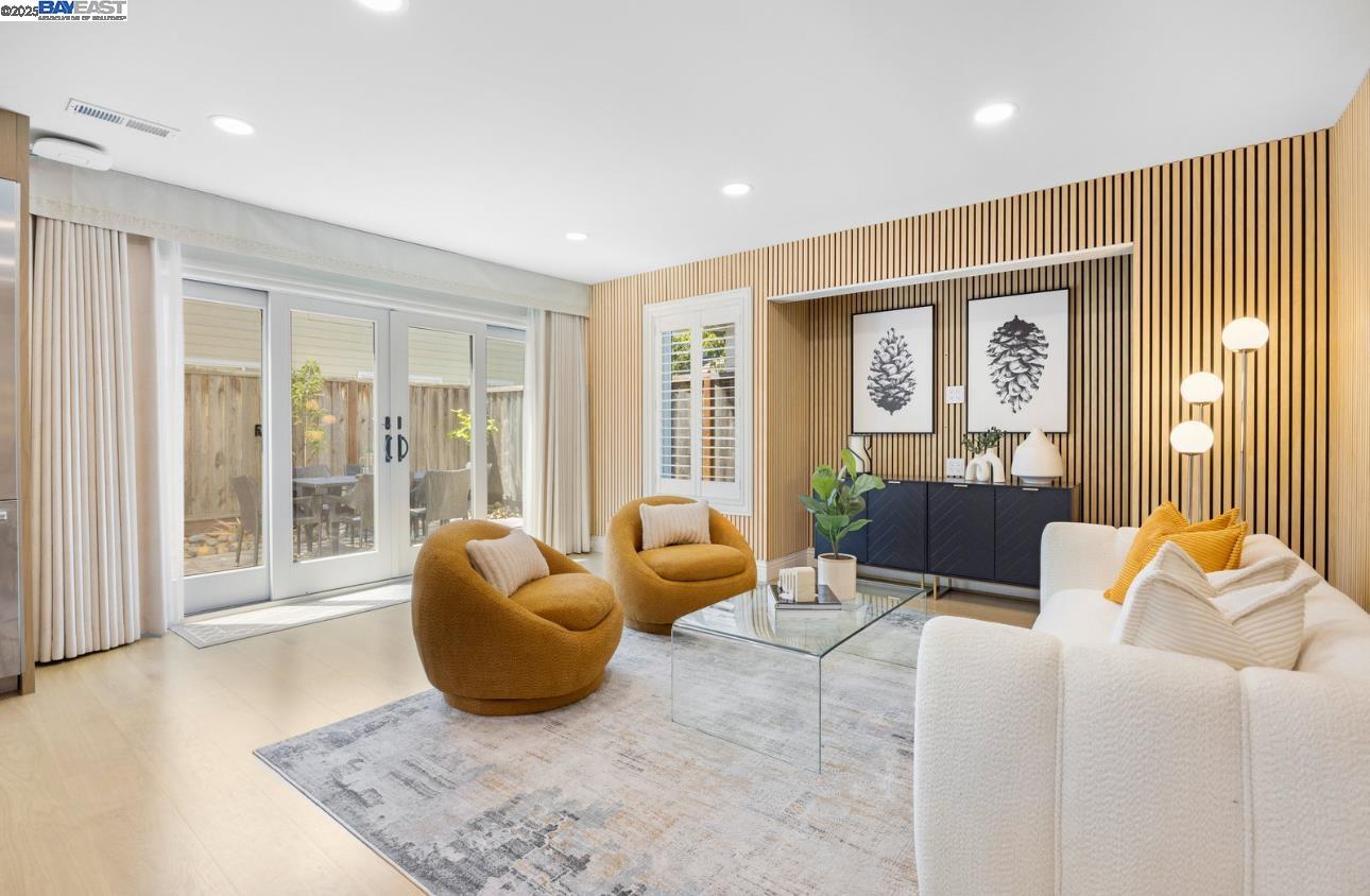 Detail Gallery Image 14 of 49 For 21 Ross Rd, Alameda,  CA 94502 - 3 Beds | 3/1 Baths