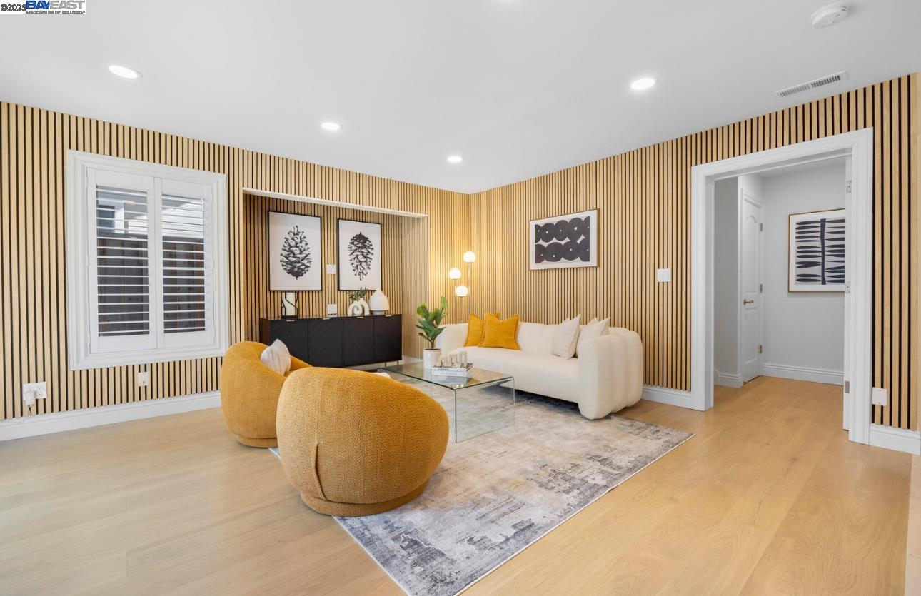 Detail Gallery Image 16 of 49 For 21 Ross Rd, Alameda,  CA 94502 - 3 Beds | 3/1 Baths