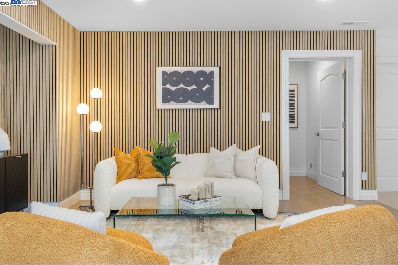 Detail Gallery Image 17 of 49 For 21 Ross Rd, Alameda,  CA 94502 - 3 Beds | 3/1 Baths