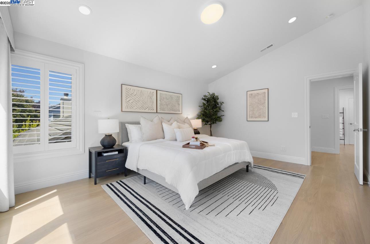 Detail Gallery Image 18 of 49 For 21 Ross Rd, Alameda,  CA 94502 - 3 Beds | 3/1 Baths