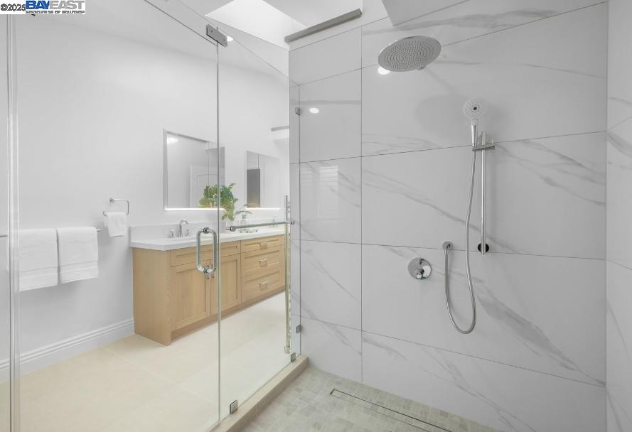 Detail Gallery Image 21 of 49 For 21 Ross Rd, Alameda,  CA 94502 - 3 Beds | 3/1 Baths