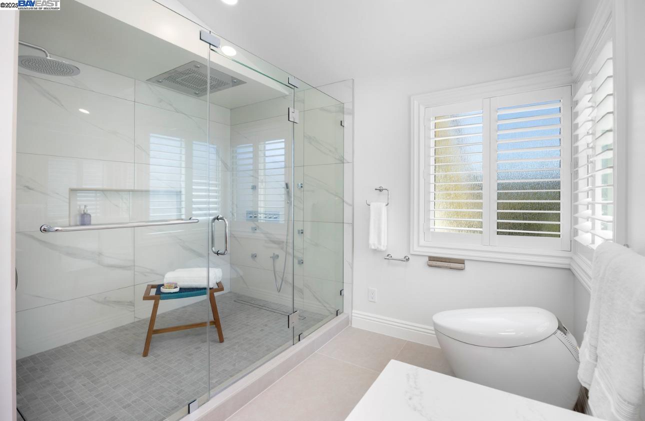 Detail Gallery Image 22 of 49 For 21 Ross Rd, Alameda,  CA 94502 - 3 Beds | 3/1 Baths