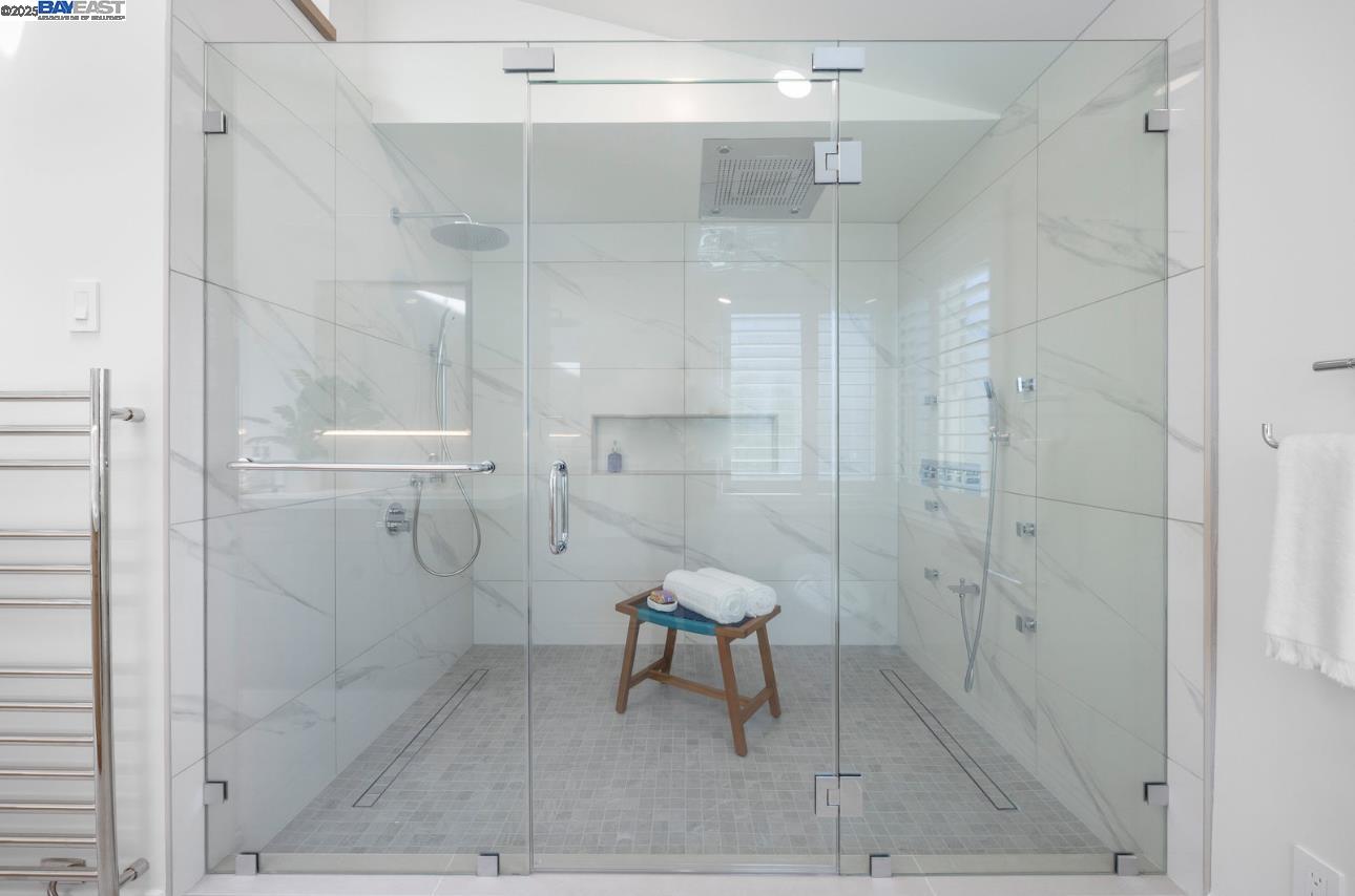 Detail Gallery Image 23 of 49 For 21 Ross Rd, Alameda,  CA 94502 - 3 Beds | 3/1 Baths
