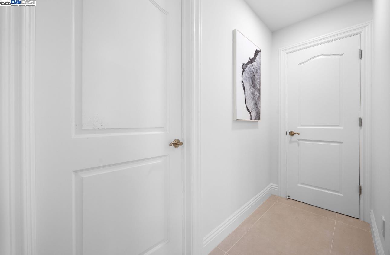 Detail Gallery Image 24 of 49 For 21 Ross Rd, Alameda,  CA 94502 - 3 Beds | 3/1 Baths