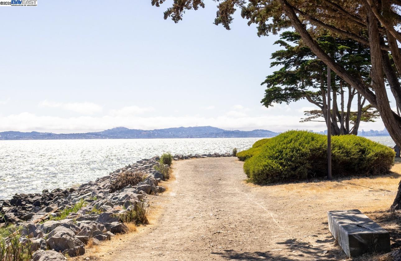Detail Gallery Image 48 of 49 For 21 Ross Rd, Alameda,  CA 94502 - 3 Beds | 3/1 Baths