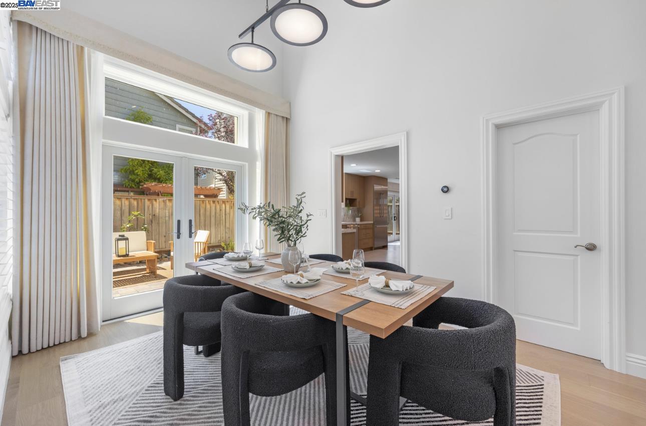 Detail Gallery Image 6 of 49 For 21 Ross Rd, Alameda,  CA 94502 - 3 Beds | 3/1 Baths
