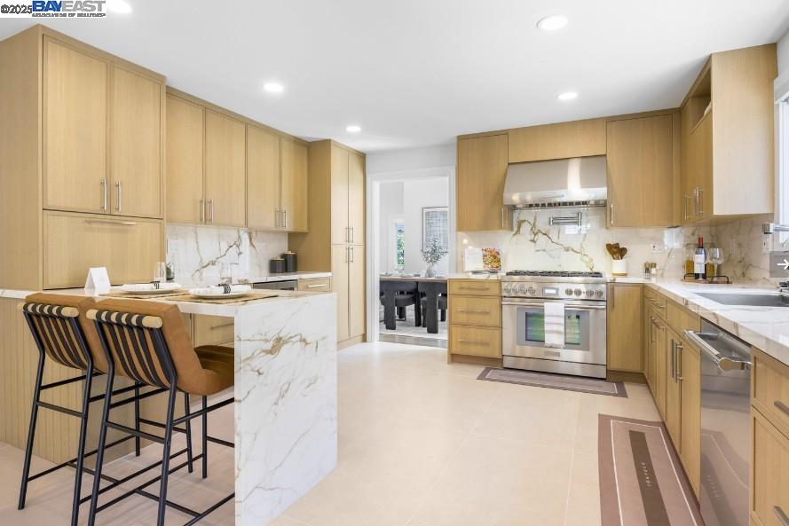 Detail Gallery Image 9 of 49 For 21 Ross Rd, Alameda,  CA 94502 - 3 Beds | 3/1 Baths
