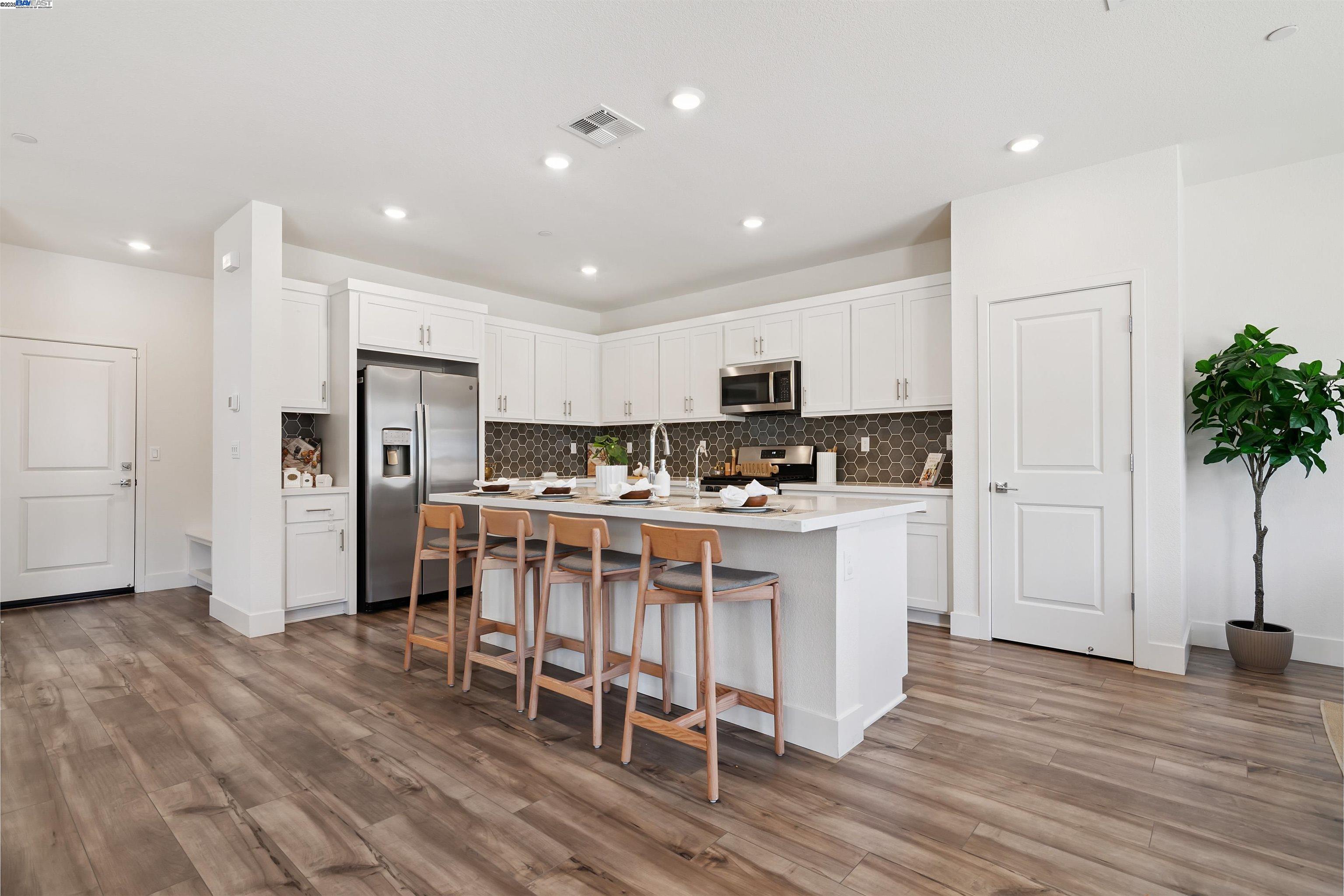 Detail Gallery Image 11 of 35 For 5161 Maniago Way, Antioch,  CA 94531 - 5 Beds | 3 Baths