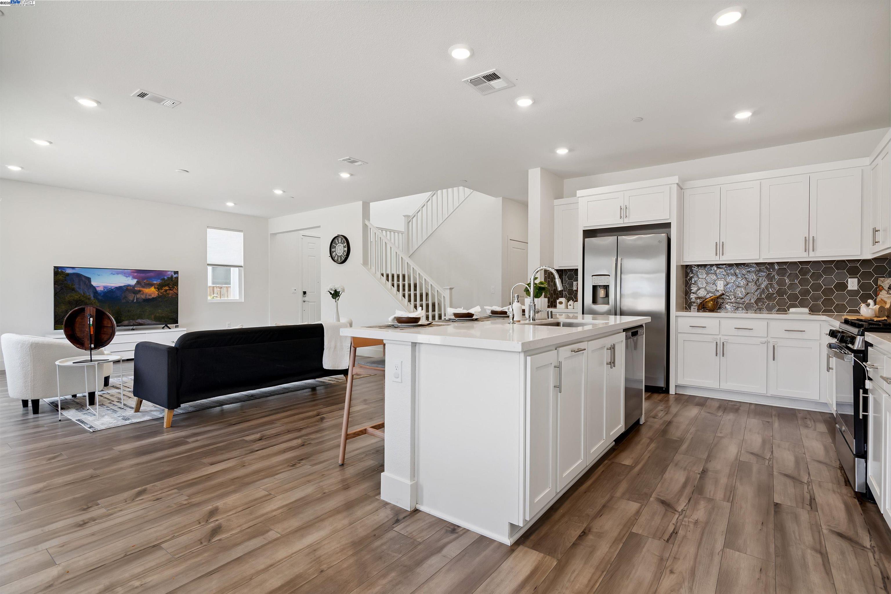 Detail Gallery Image 12 of 35 For 5161 Maniago Way, Antioch,  CA 94531 - 5 Beds | 3 Baths