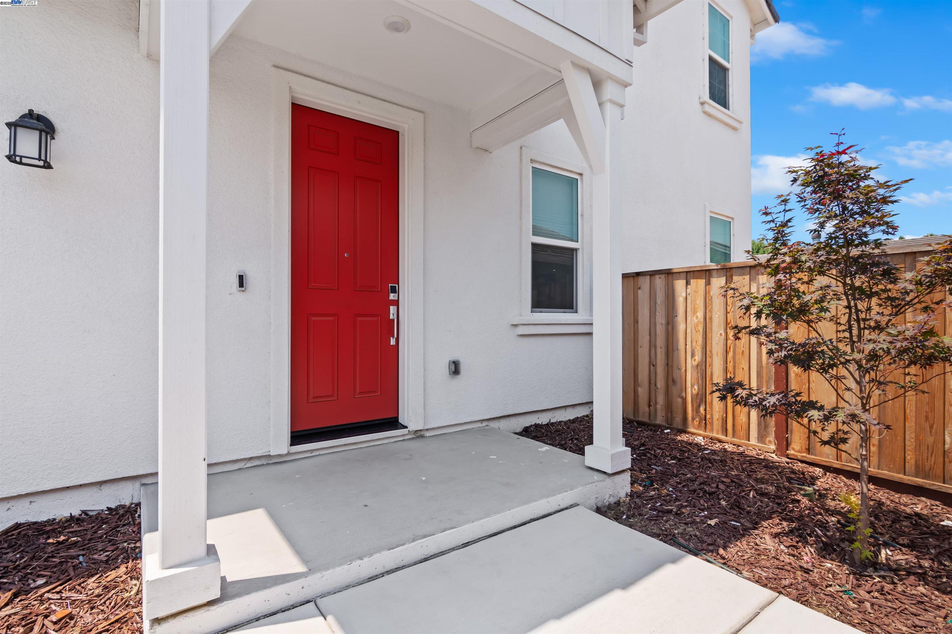 Detail Gallery Image 4 of 35 For 5161 Maniago Way, Antioch,  CA 94531 - 5 Beds | 3 Baths