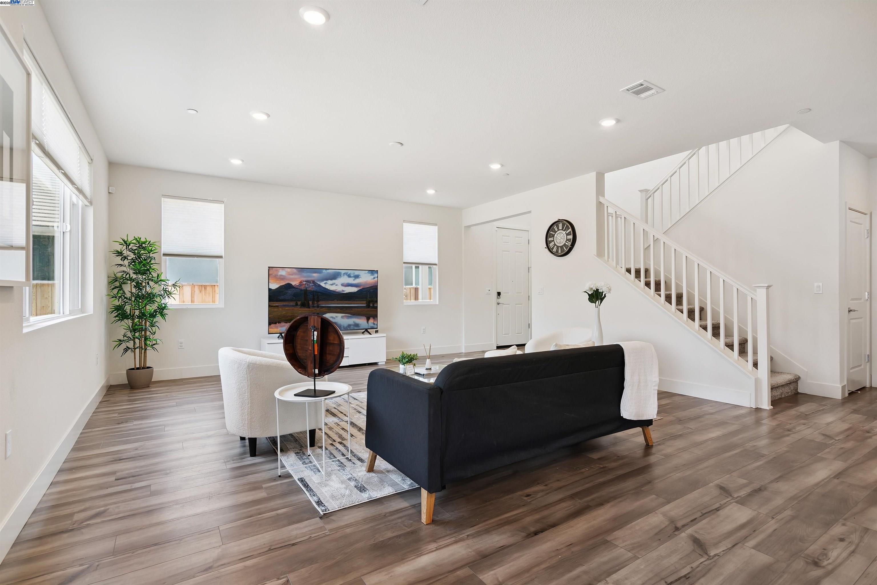 Detail Gallery Image 9 of 35 For 5161 Maniago Way, Antioch,  CA 94531 - 5 Beds | 3 Baths