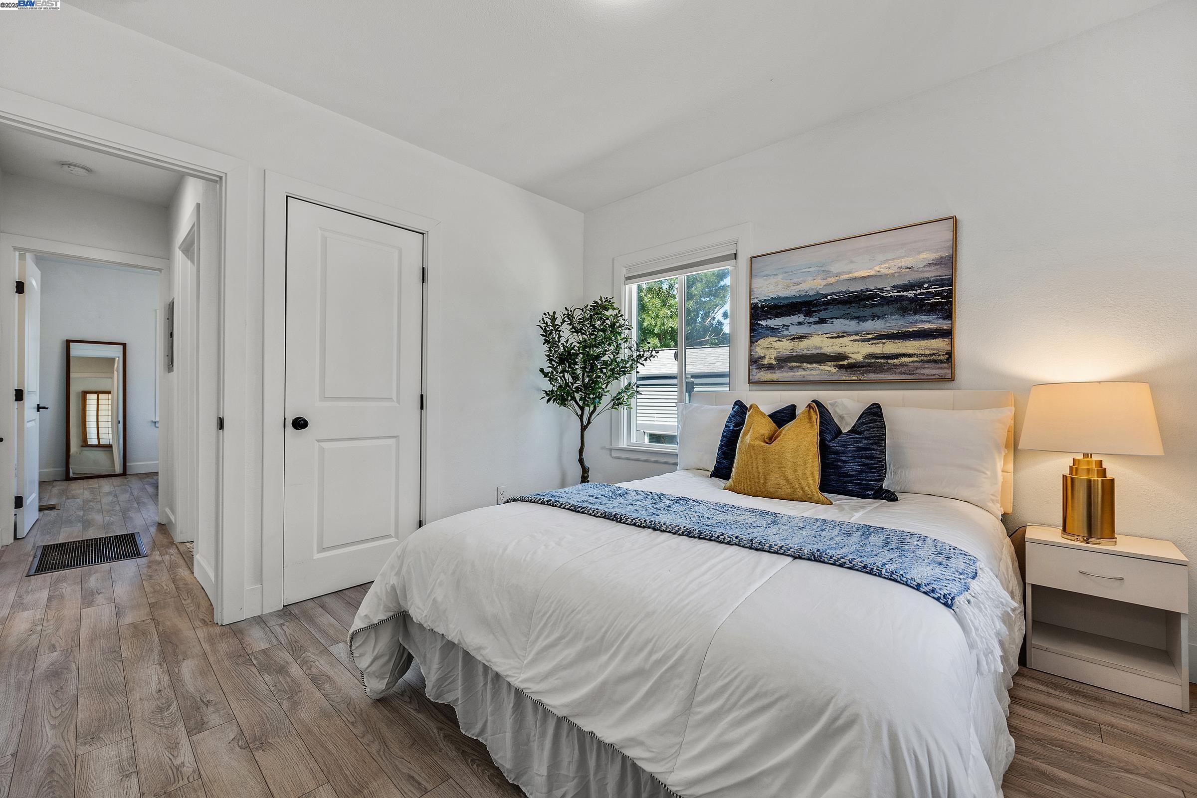 Detail Gallery Image 10 of 22 For 5407 Roberts Ave, Oakland,  CA 94619 - 2 Beds | 1 Baths