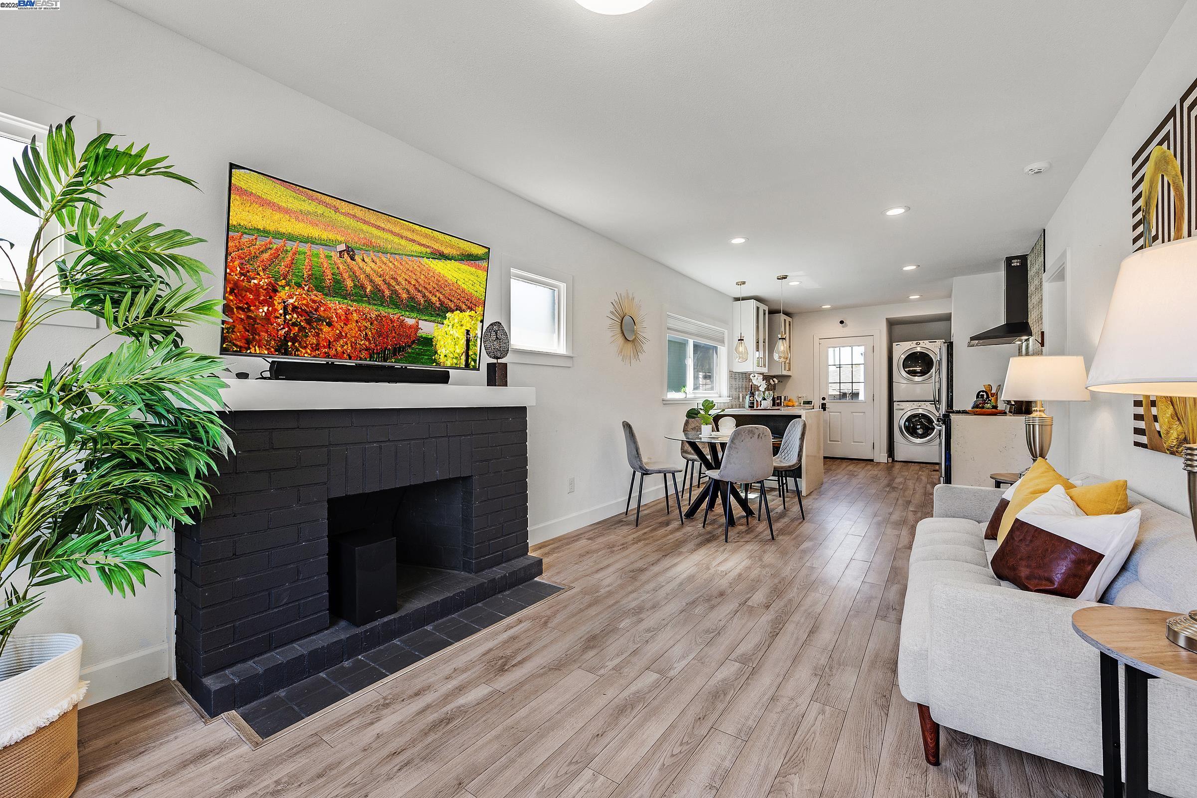 Detail Gallery Image 5 of 22 For 5407 Roberts Ave, Oakland,  CA 94619 - 2 Beds | 1 Baths
