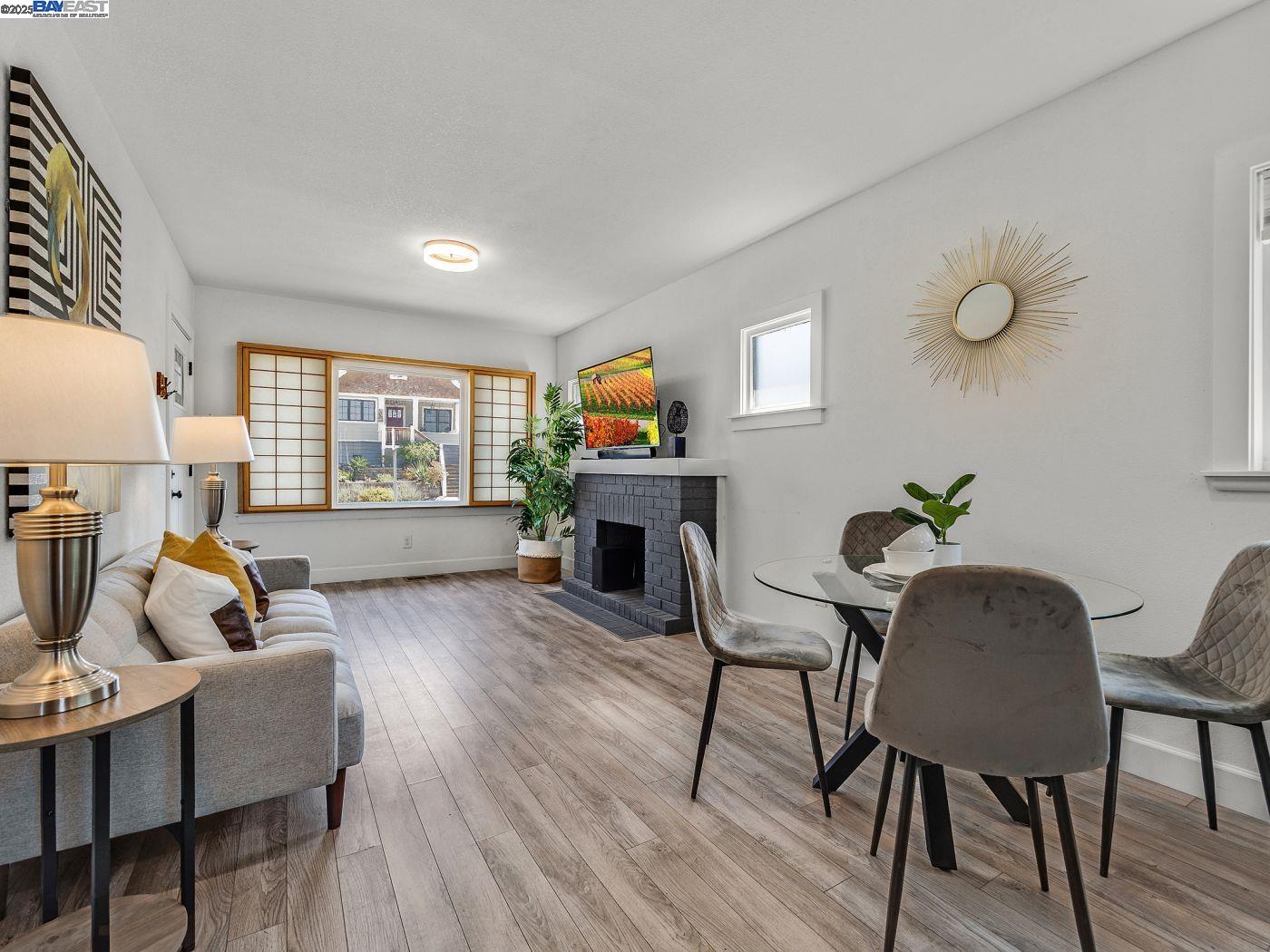 Detail Gallery Image 6 of 22 For 5407 Roberts Ave, Oakland,  CA 94619 - 2 Beds | 1 Baths