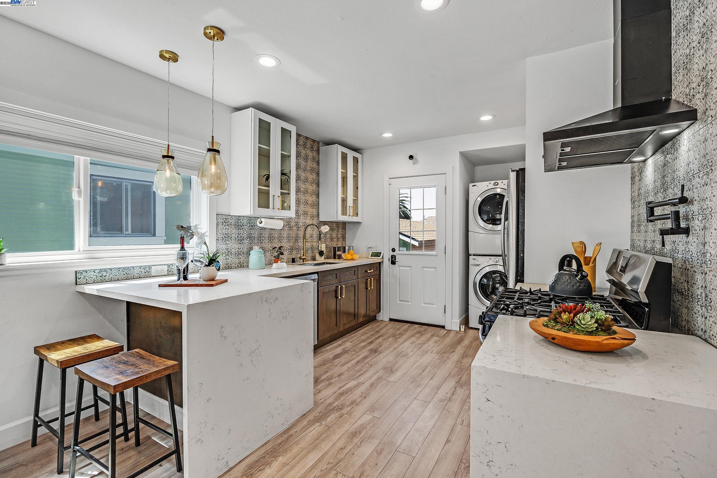 Detail Gallery Image 7 of 22 For 5407 Roberts Ave, Oakland,  CA 94619 - 2 Beds | 1 Baths
