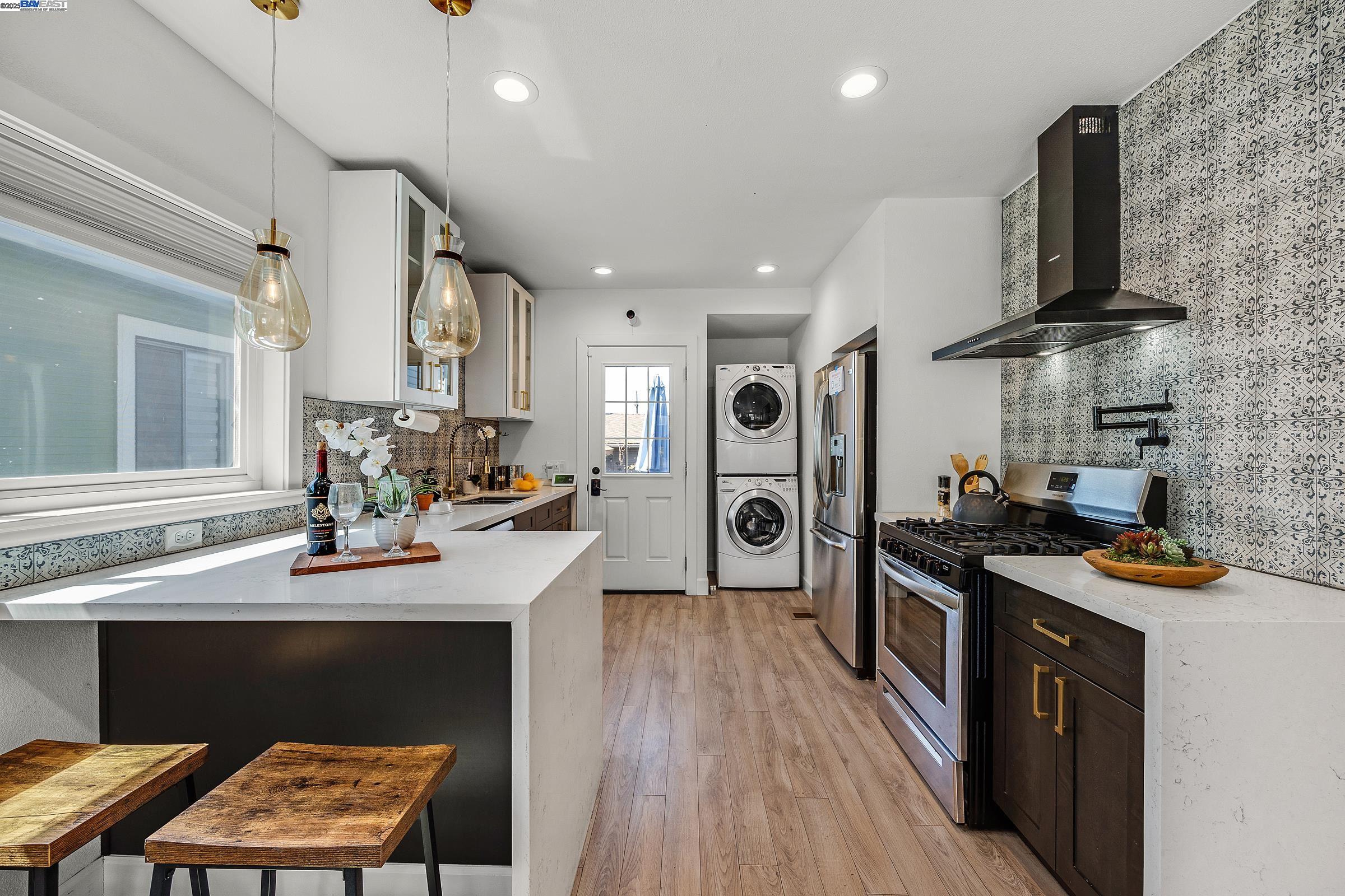 Detail Gallery Image 8 of 22 For 5407 Roberts Ave, Oakland,  CA 94619 - 2 Beds | 1 Baths