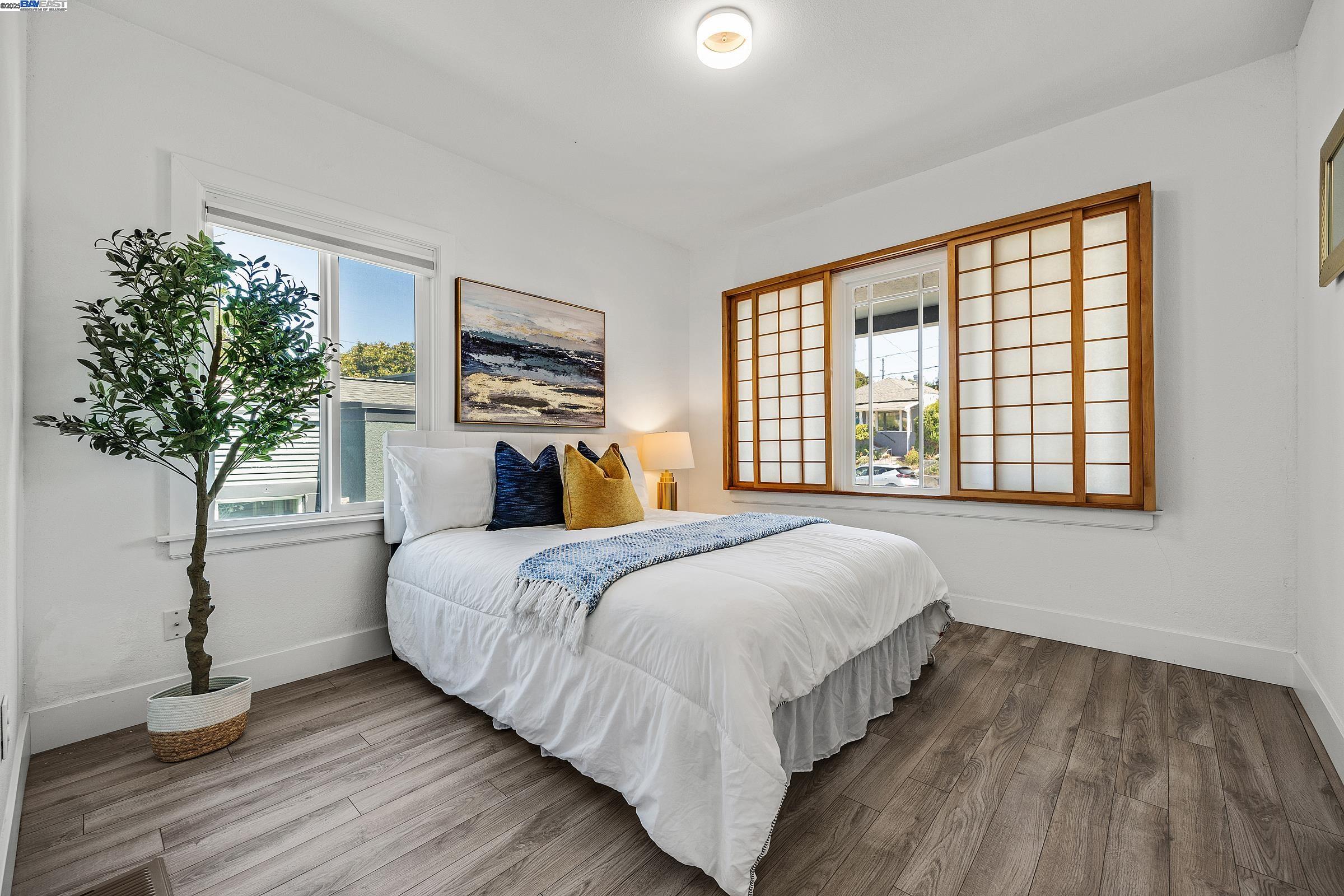 Detail Gallery Image 9 of 22 For 5407 Roberts Ave, Oakland,  CA 94619 - 2 Beds | 1 Baths