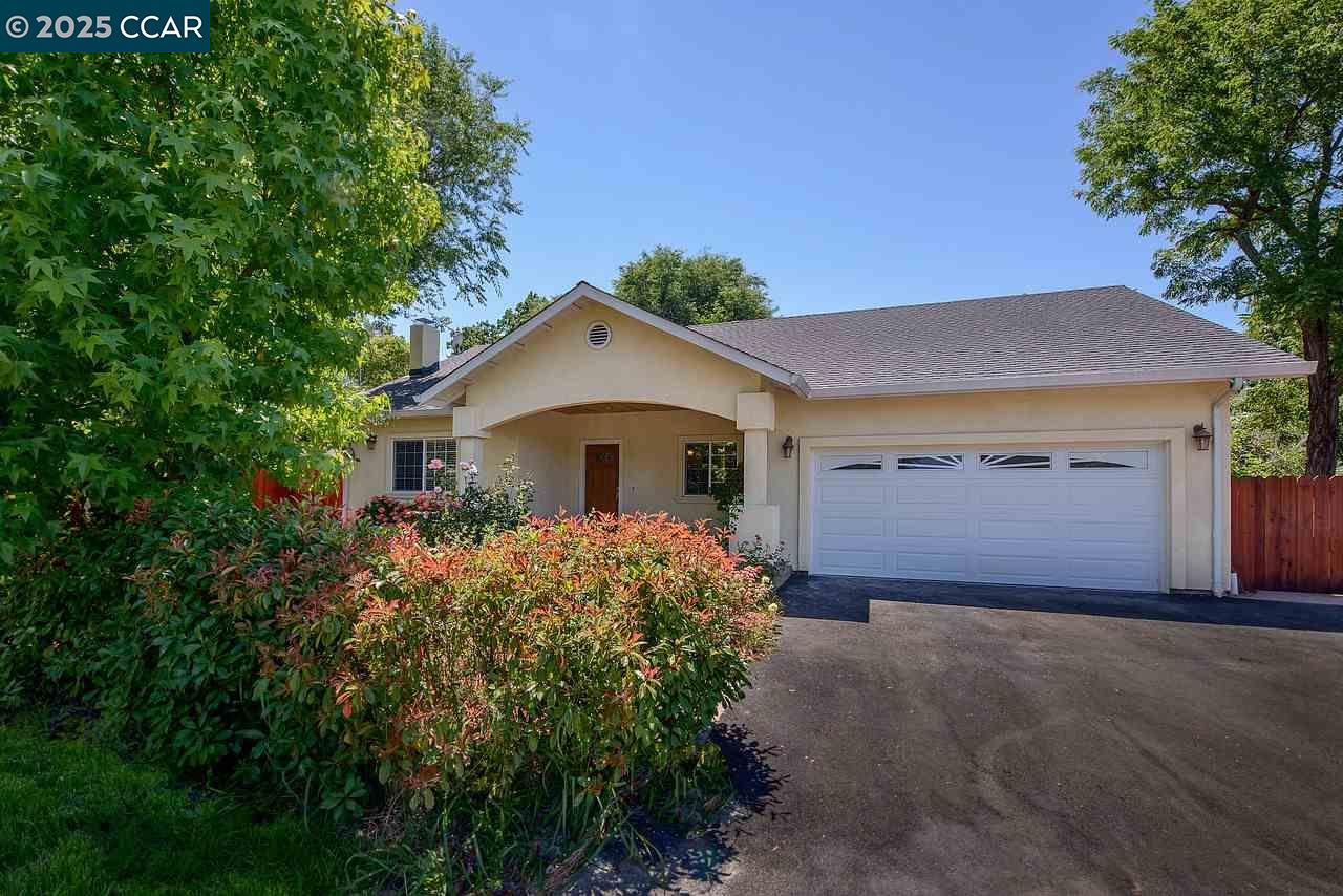 Detail Gallery Image 2 of 39 For 2527 Buena Vista Ave, Walnut Creek,  CA 94597 - 4 Beds | 3/1 Baths