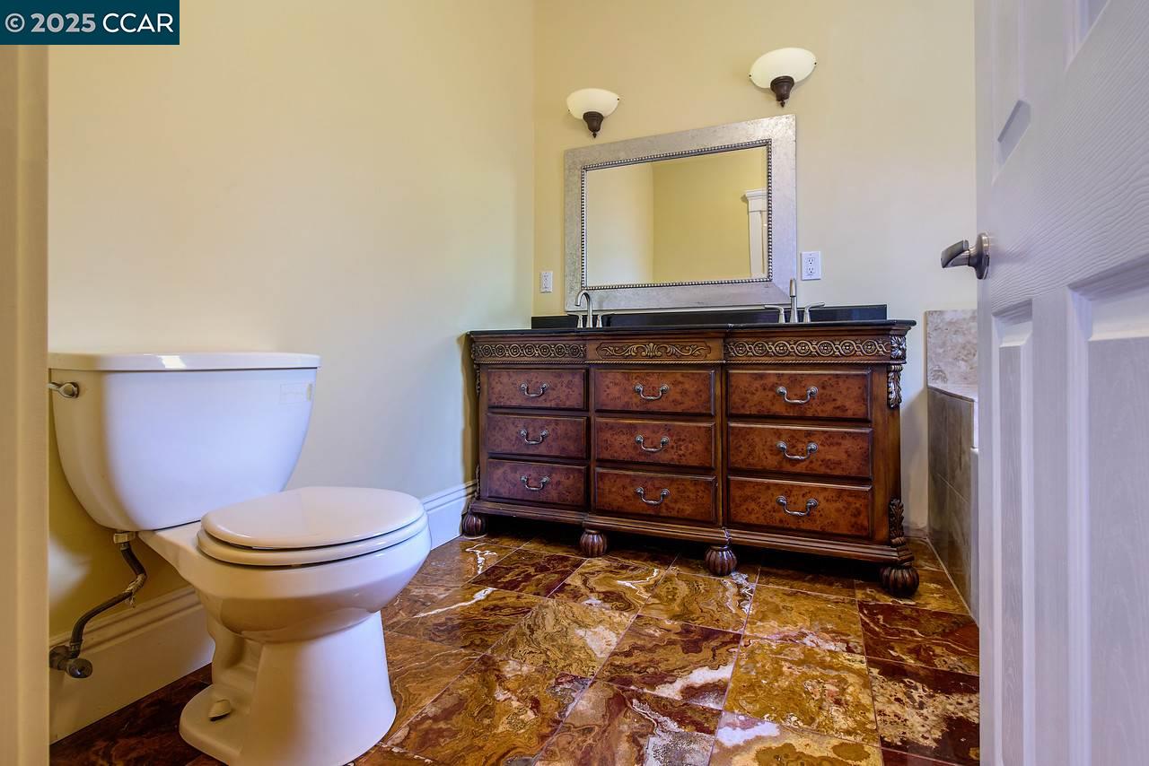 Detail Gallery Image 19 of 39 For 2527 Buena Vista Ave, Walnut Creek,  CA 94597 - 4 Beds | 3/1 Baths