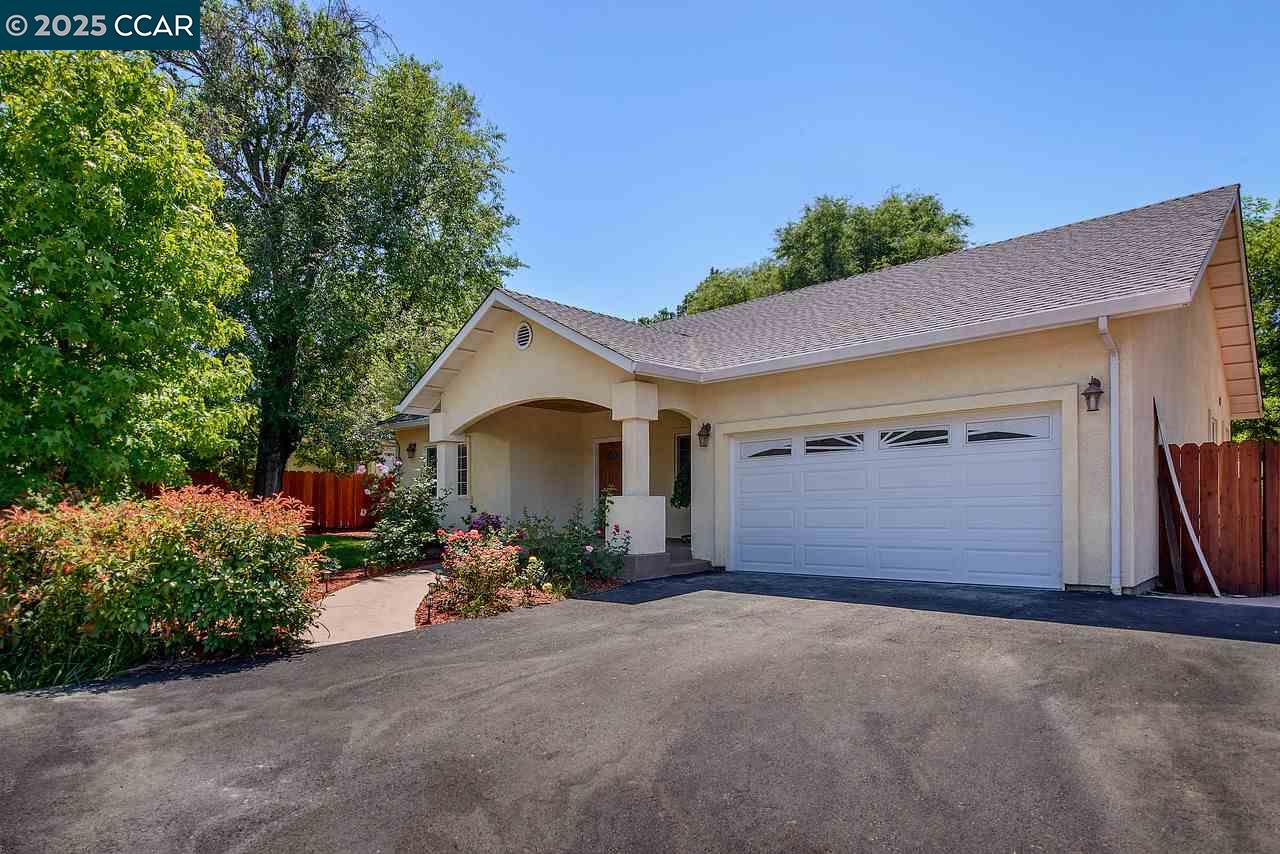 Detail Gallery Image 3 of 39 For 2527 Buena Vista Ave, Walnut Creek,  CA 94597 - 4 Beds | 3/1 Baths