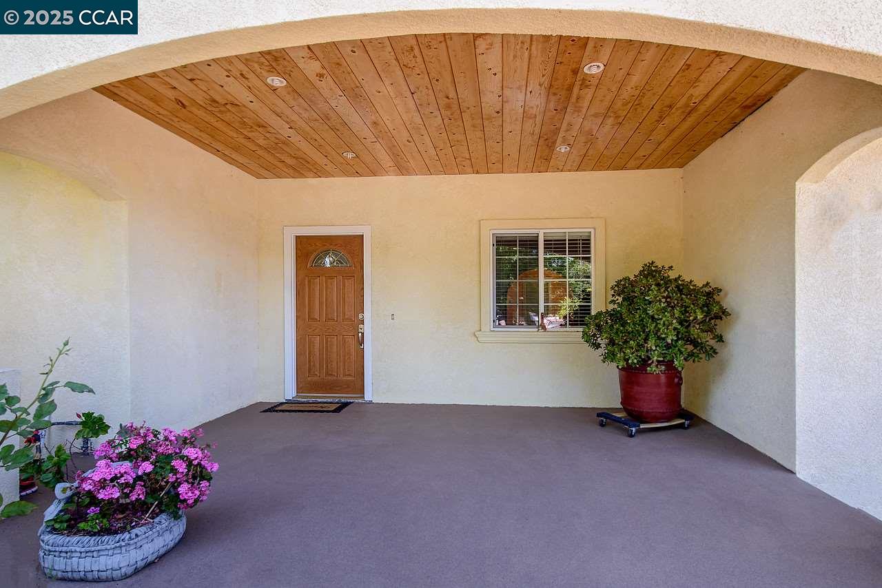 Detail Gallery Image 4 of 39 For 2527 Buena Vista Ave, Walnut Creek,  CA 94597 - 4 Beds | 3/1 Baths