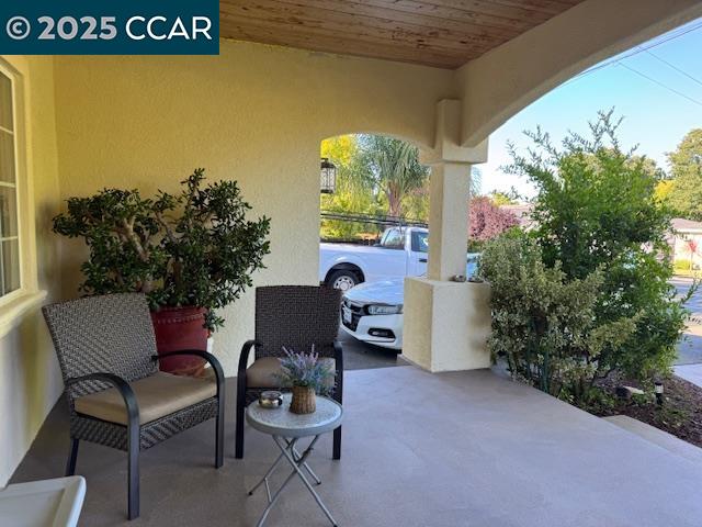 Detail Gallery Image 5 of 39 For 2527 Buena Vista Ave, Walnut Creek,  CA 94597 - 4 Beds | 3/1 Baths