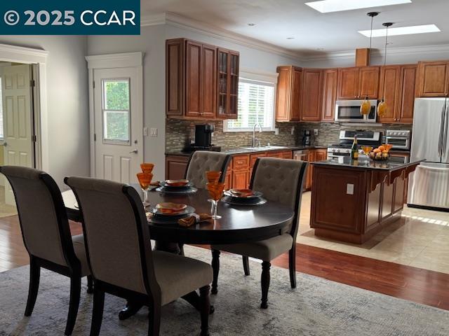 Detail Gallery Image 8 of 39 For 2527 Buena Vista Ave, Walnut Creek,  CA 94597 - 4 Beds | 3/1 Baths