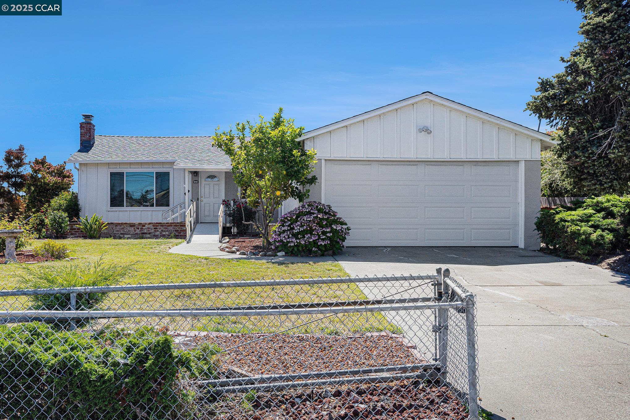 Detail Gallery Image 1 of 1 For 1 Kerry Ct, San Pablo,  CA 94806 - 4 Beds | 2 Baths