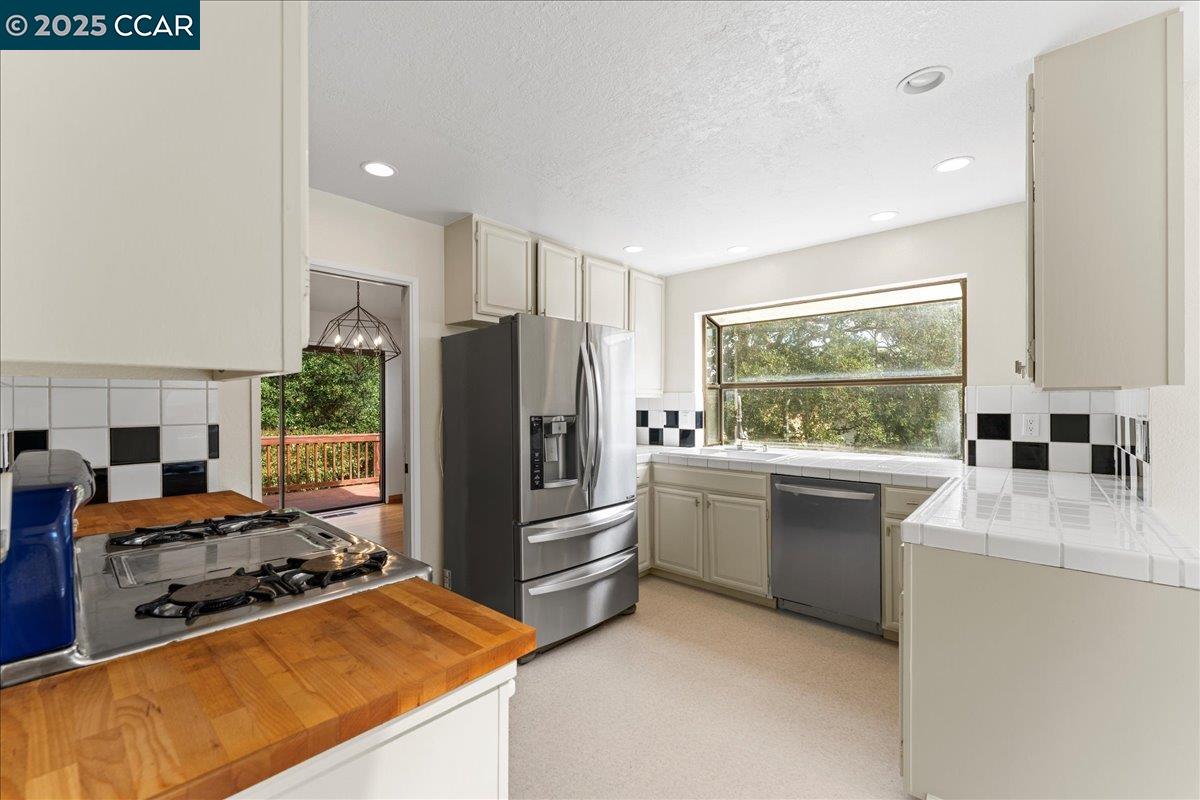 Detail Gallery Image 20 of 60 For 17 Powder Bowl Ct, Richmond,  CA 94803 - 4 Beds | 2/1 Baths